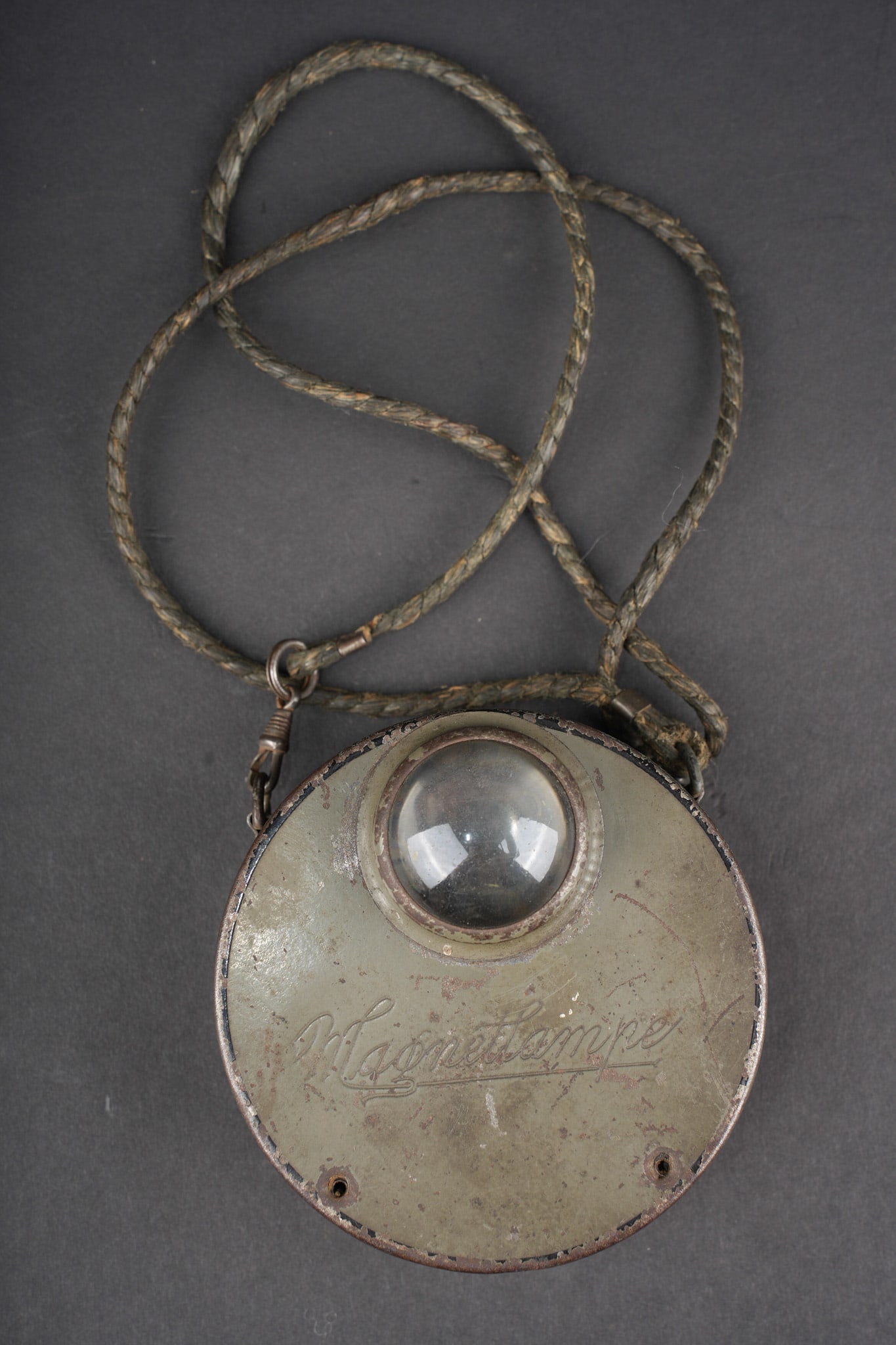 Lampe allemande feldgrau Magnetlampe. German feldgrau magnetic lamp (1 of 7)