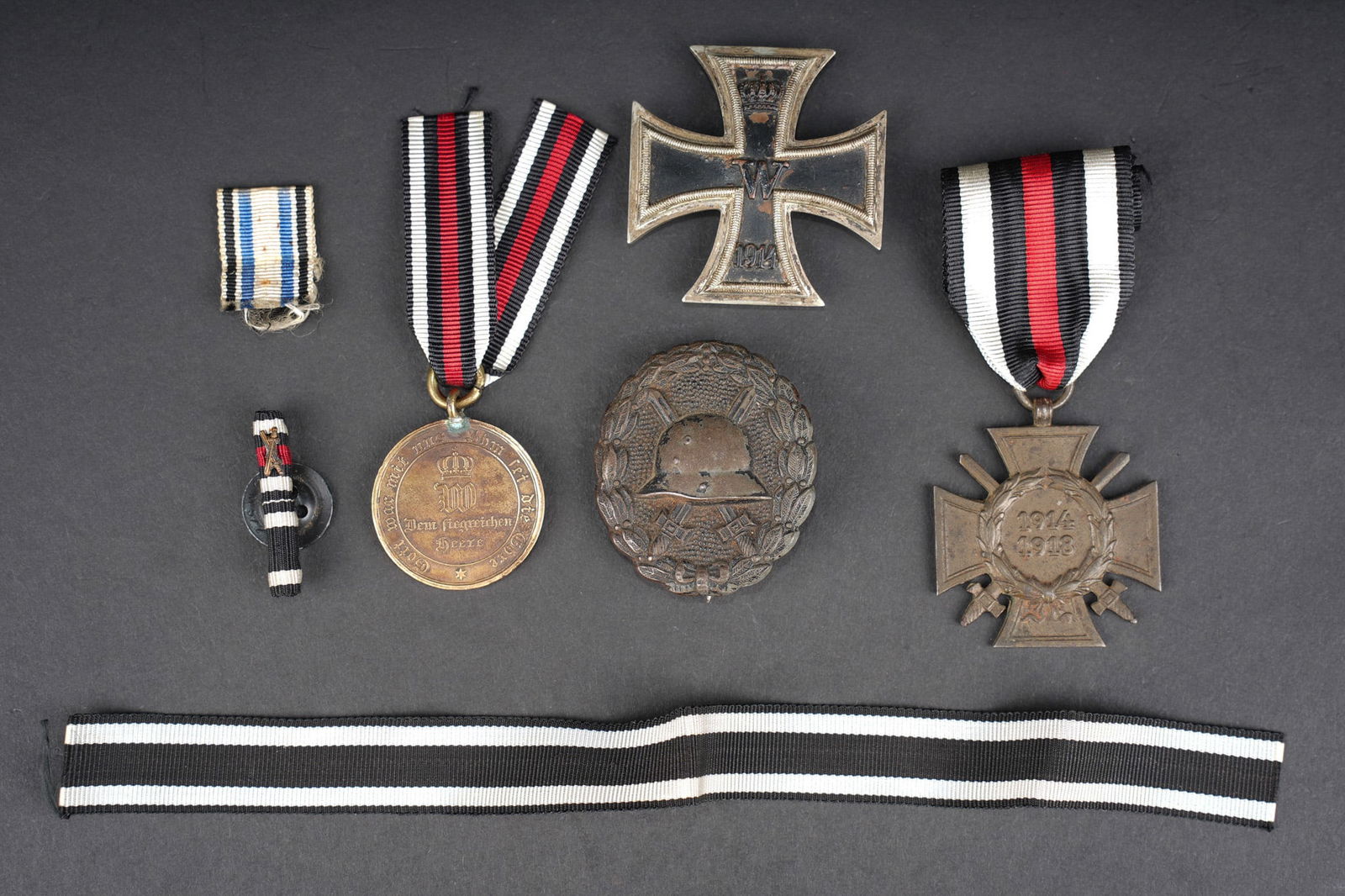 Croix de Fer de 1ere classe a ecrou et medailles allemandes. Iron Cross First Class with German (1 of 10)