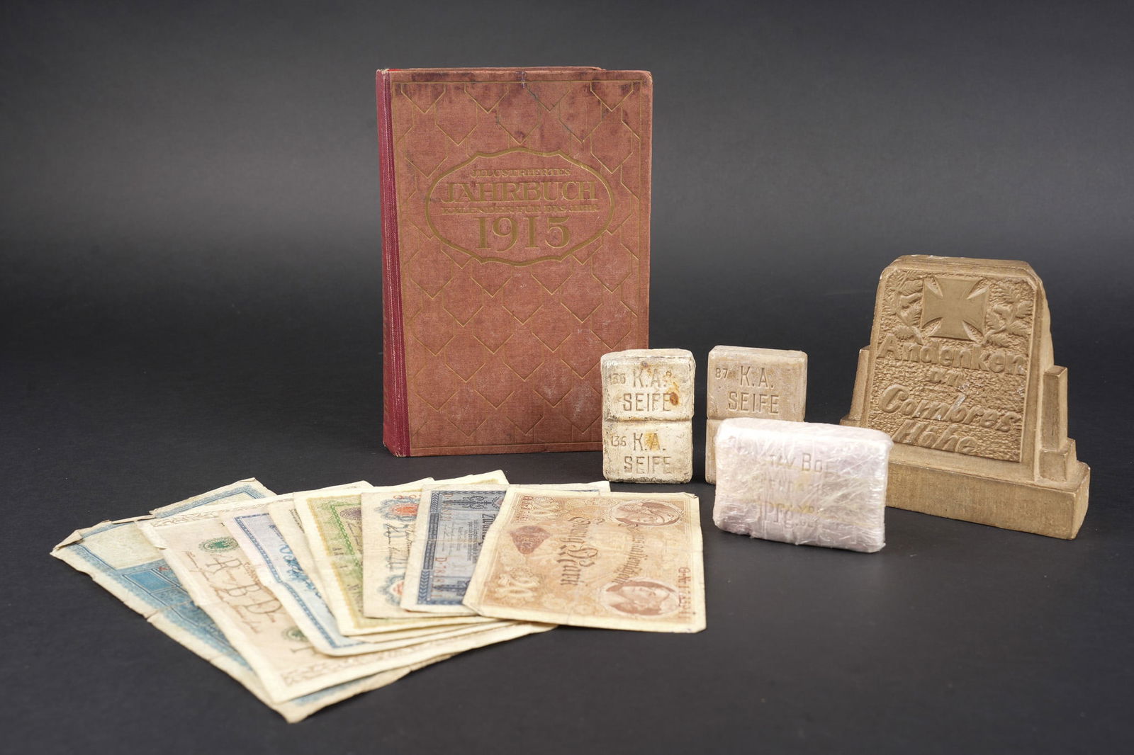 Lot d objets patriotiques et du quotidien allemands ww1. Lot of German WWI patriotic and everyday: Lot d objets patriotiques et du quotidien allemands ww1. Un bloc de calcaire taille et grave Andenken an Combres Hohe, annote au crayon de bois d un sous officier du JR48 en 1915. 3 savons allemands,