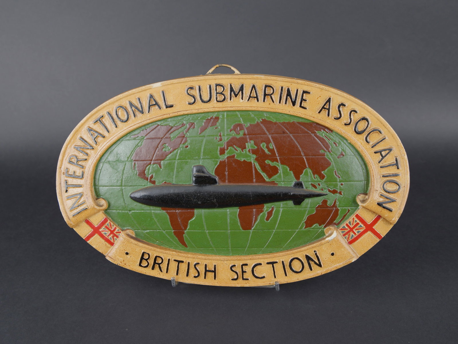 Plaque vernisse sous-marin britannique. Varnished British submarine plaque. (1 of 3)
