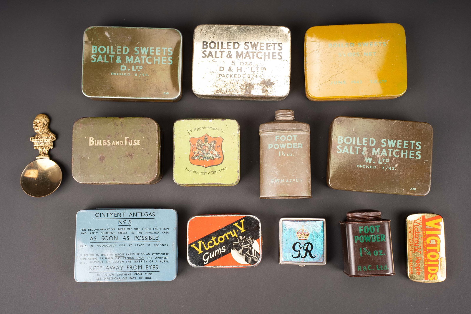Accessoires britannique. British accessories group. (1 of 10)