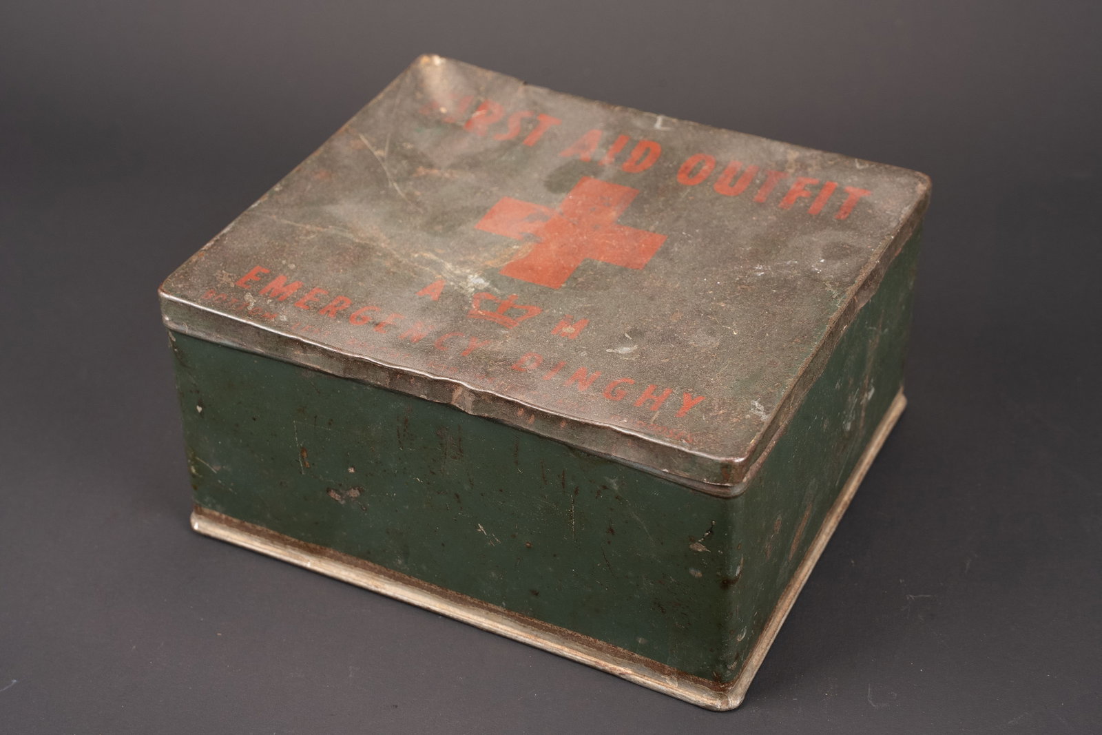 Caisse First Aid RAF. British RAF First Aid box. (1 of 7)