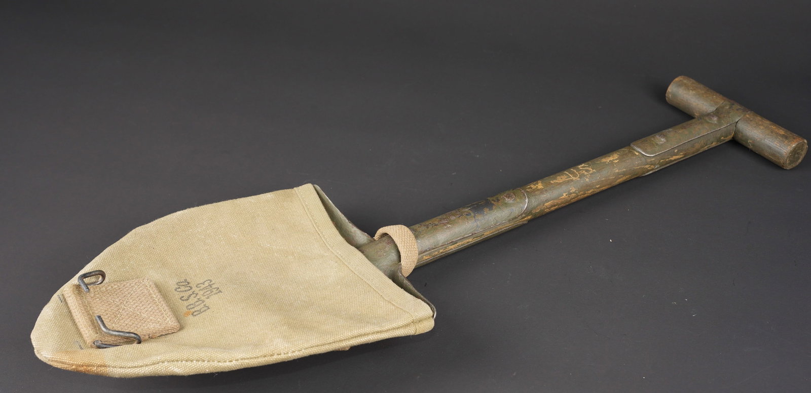 Pelle en T US. US Army T-handled shovel (1 of 10)