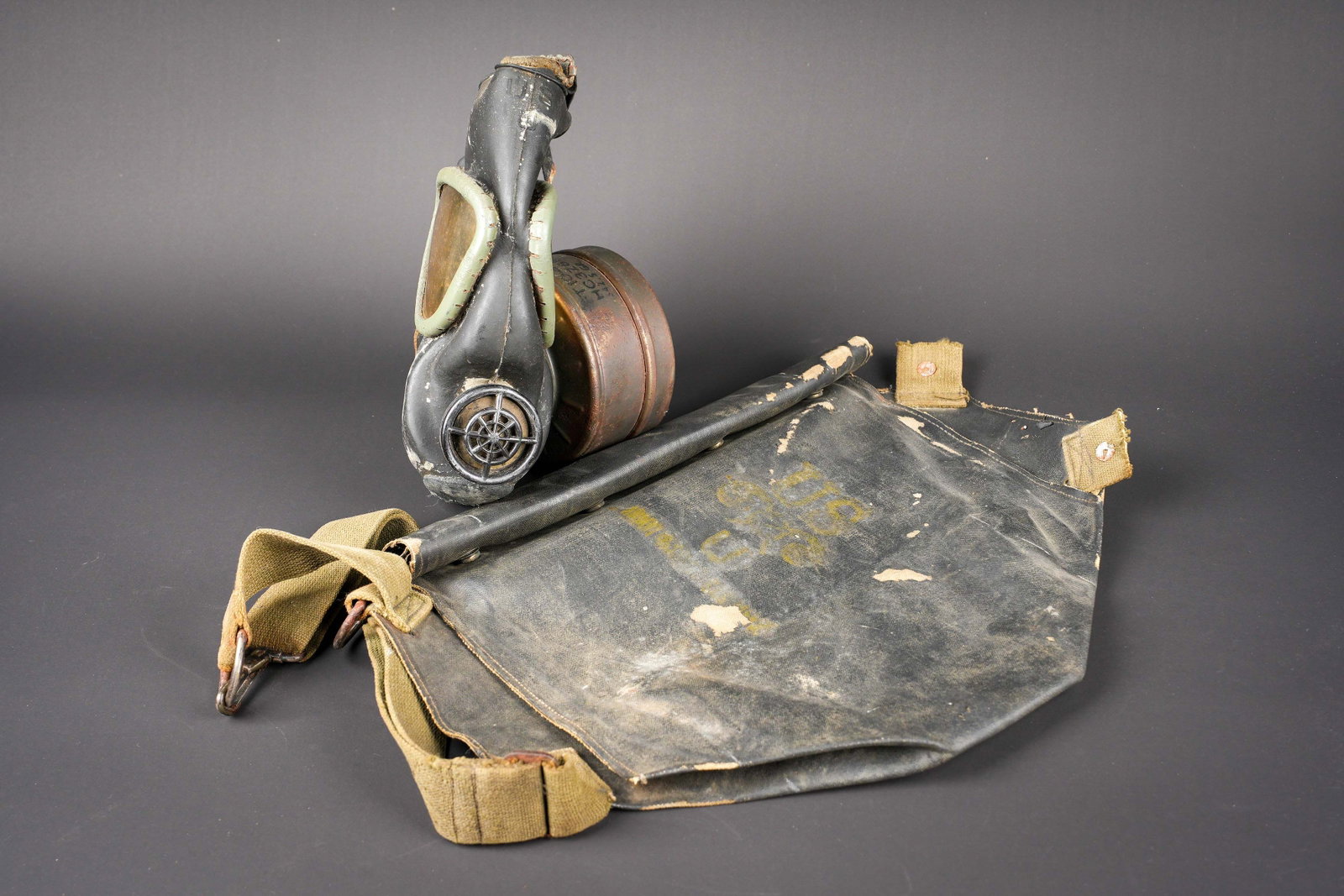 Masque anti-gaz dassaut US. US Army assault gas mask. (1 of 13)