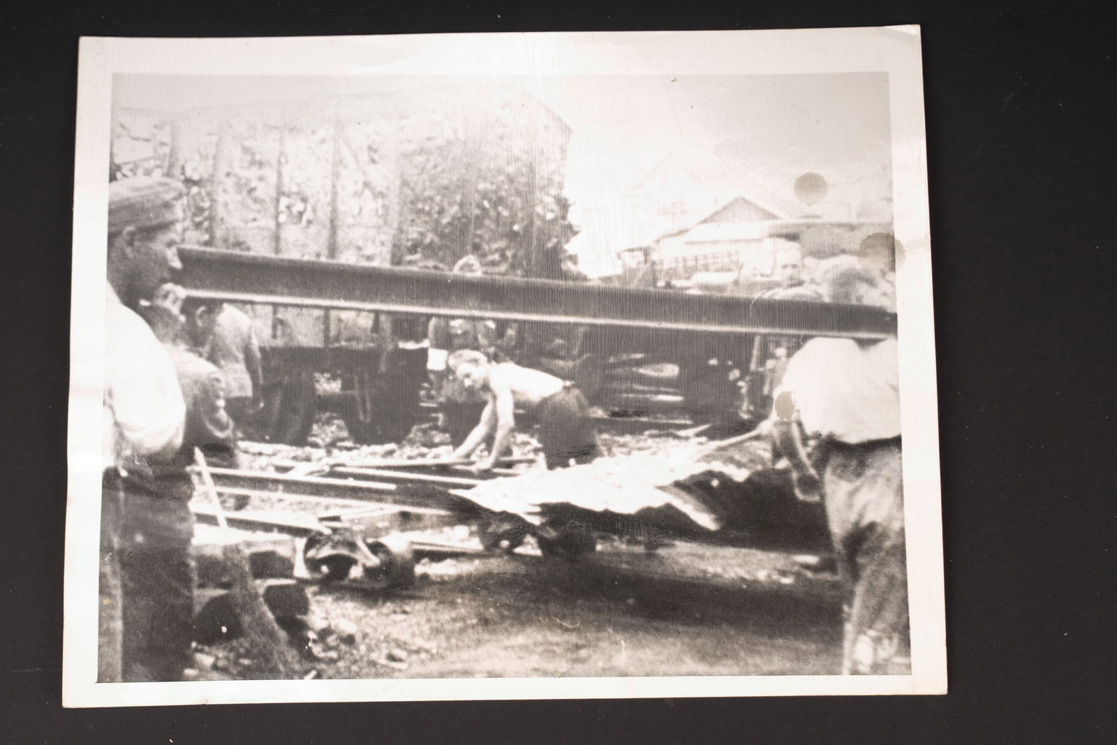 Photo de presse France 1944. France 1944 press photograph.: Photo de presse France 1944, en noir et blanc, 18 x 23 cm. Intitulee France Allied Bombers have been at it again and workers repair tracks in one of the nazi rail yards on the French Coast. Datee du