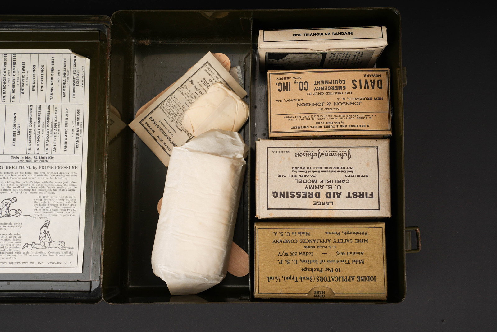 Caisse First Aid US. US Army First Aid case. - 10