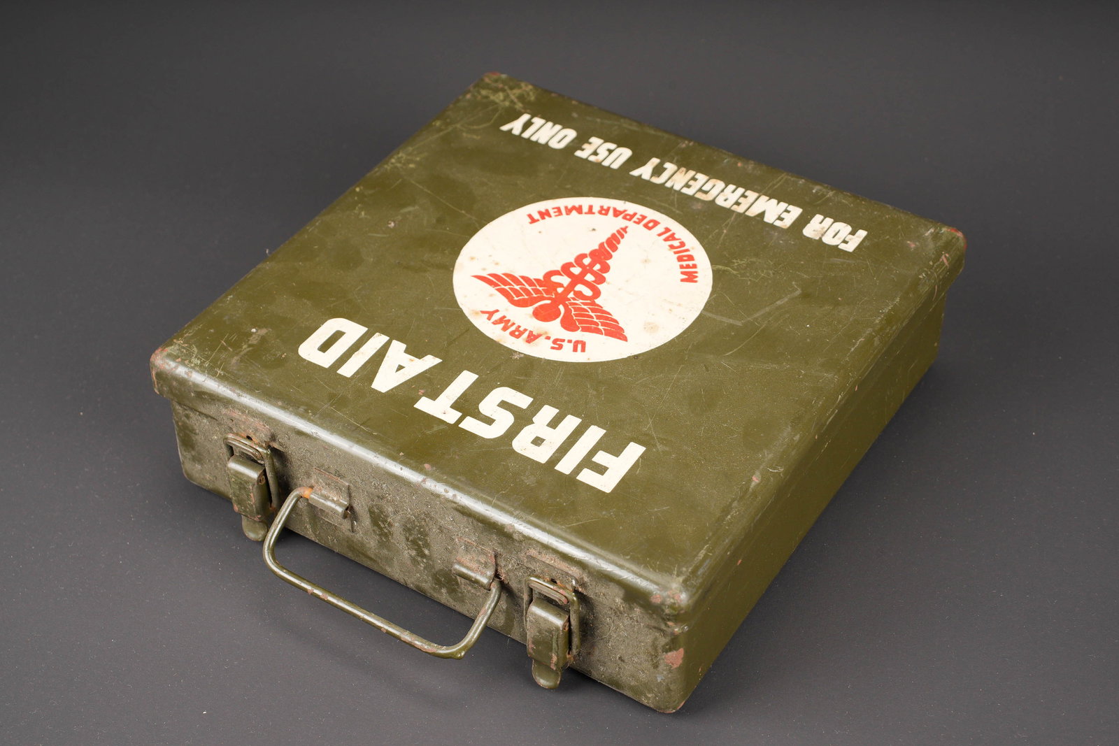 Caisse First Aid US. US Army First Aid case. (1 of 10)