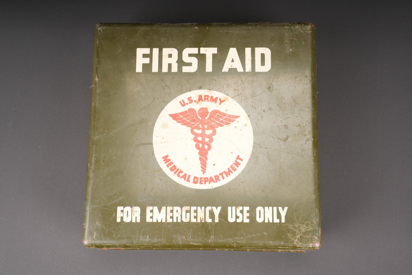Caisse First Aid US. US Army First Aid case. - 2