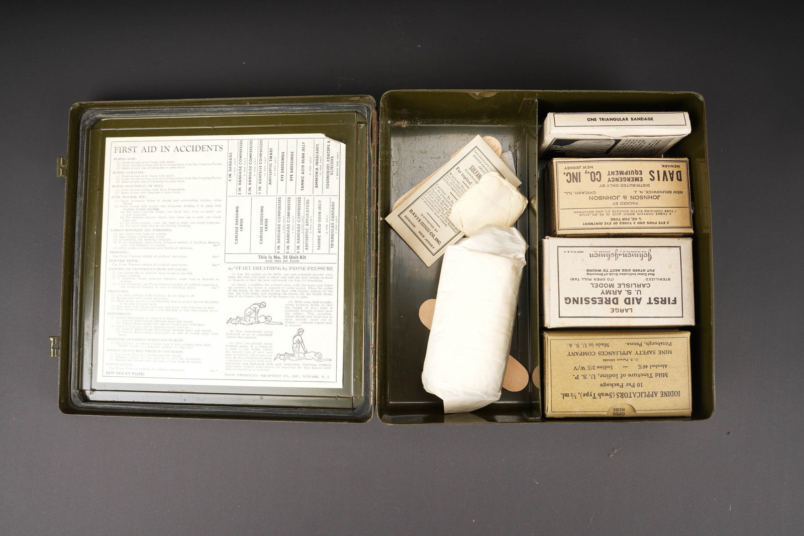 Caisse First Aid US. US Army First Aid case. - 8