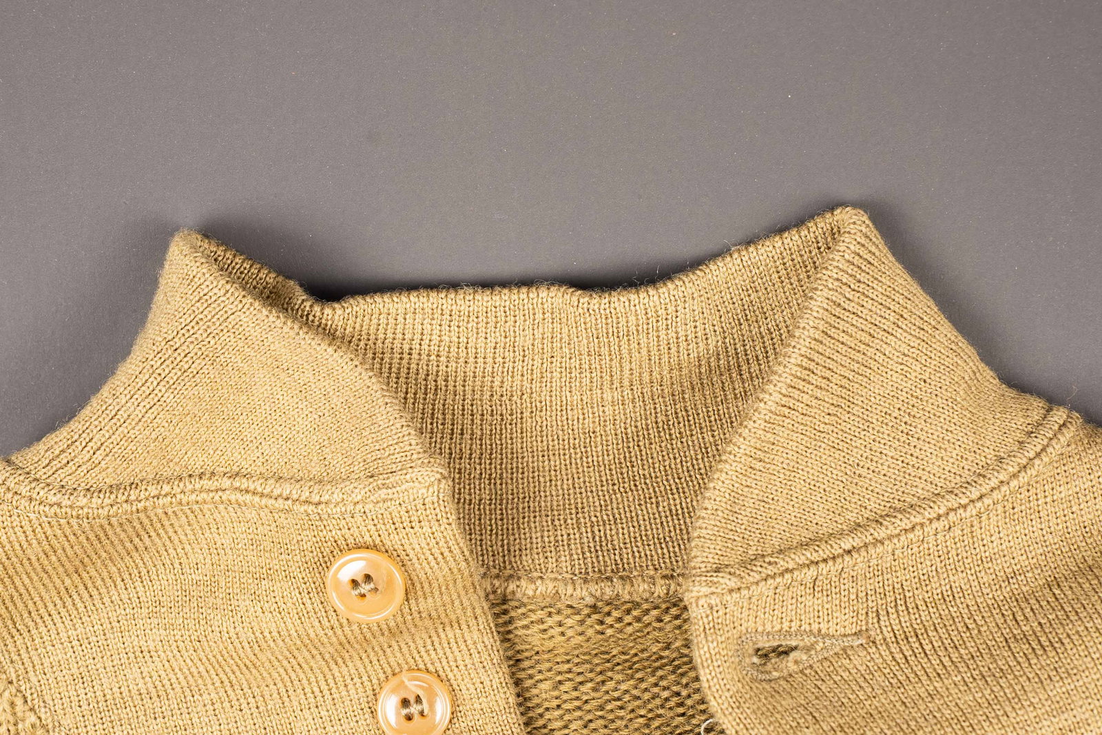 Pull 5 boutons US. US five-button sweater. - 4