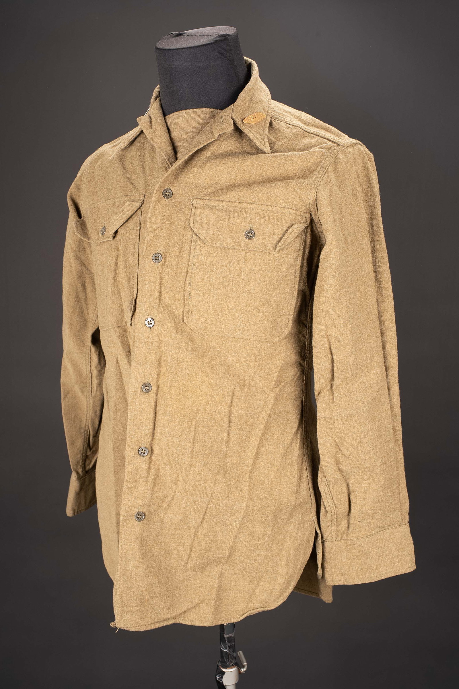 Chemise moutarde des troupes blindees US. Armored troops mustard shirt. (1 of 9)