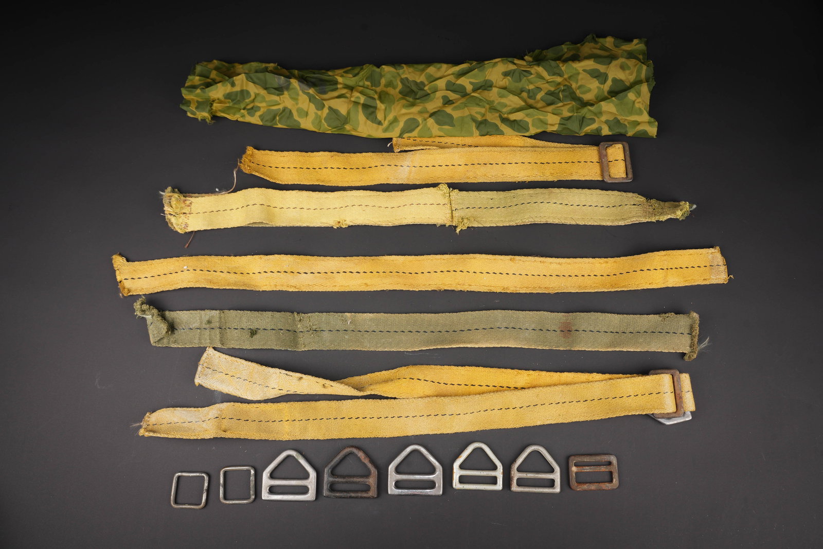 Relique de parachute T-5 US. US T-5 parachute relic. (1 of 8)