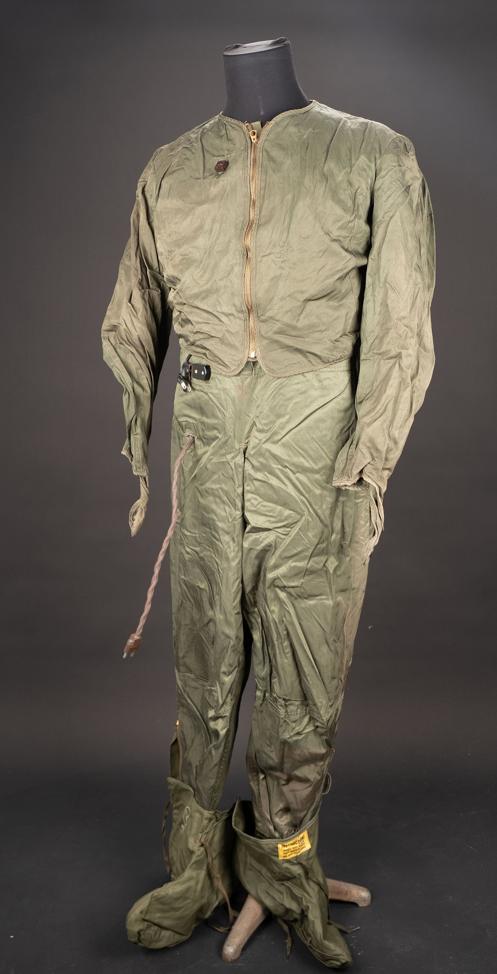 Combinaison de vol electrique USAAF. USAAF electrically heated flight suit. (1 of 20)