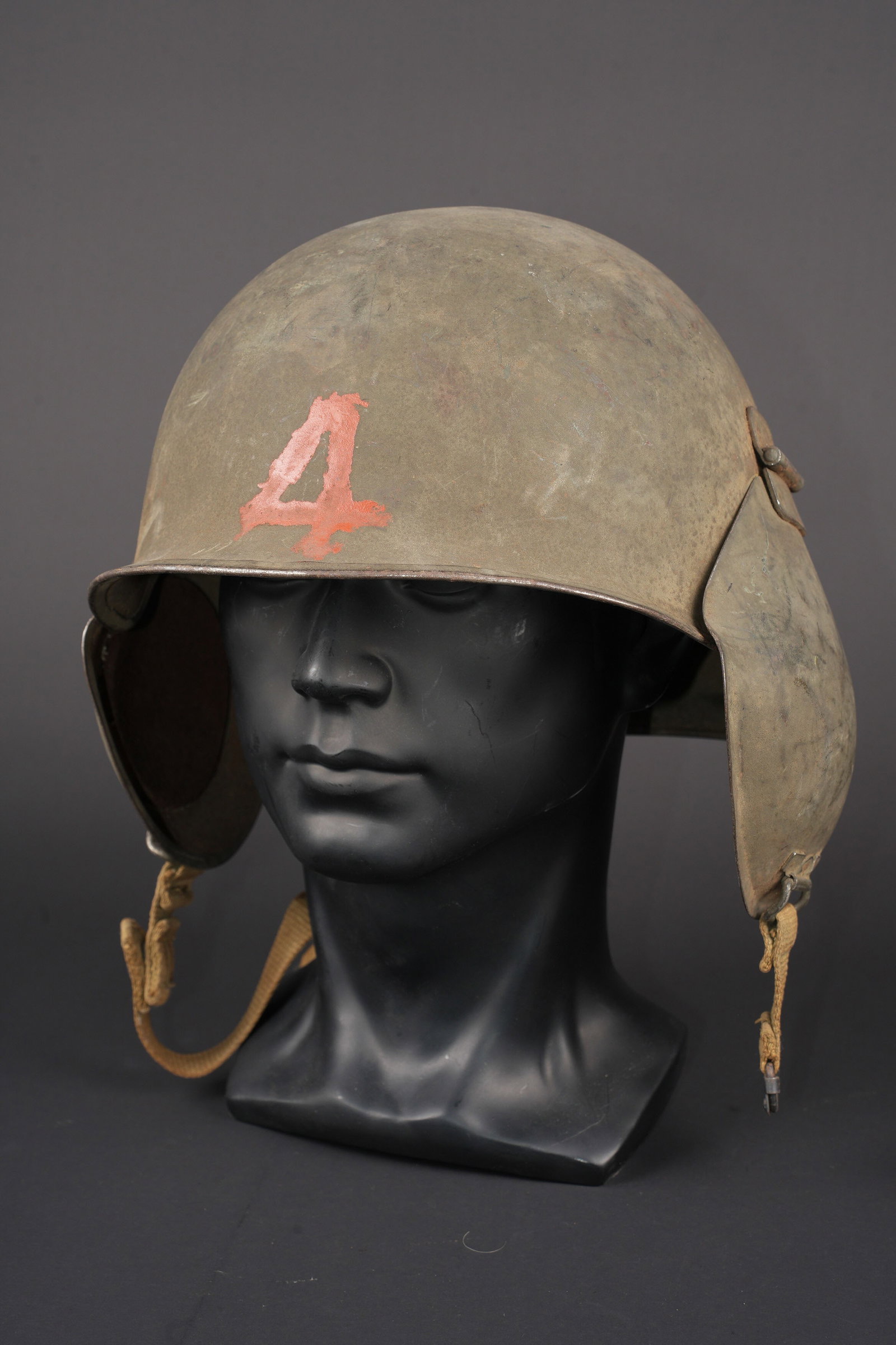 Casque anti-flak US M3. US M3 flak helmet. (1 of 8)