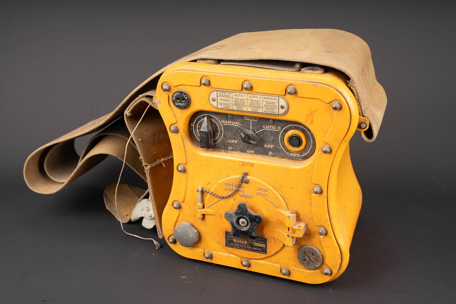 Radio de canot de sauvetage US. US lifeboat radio. (1 of 14)