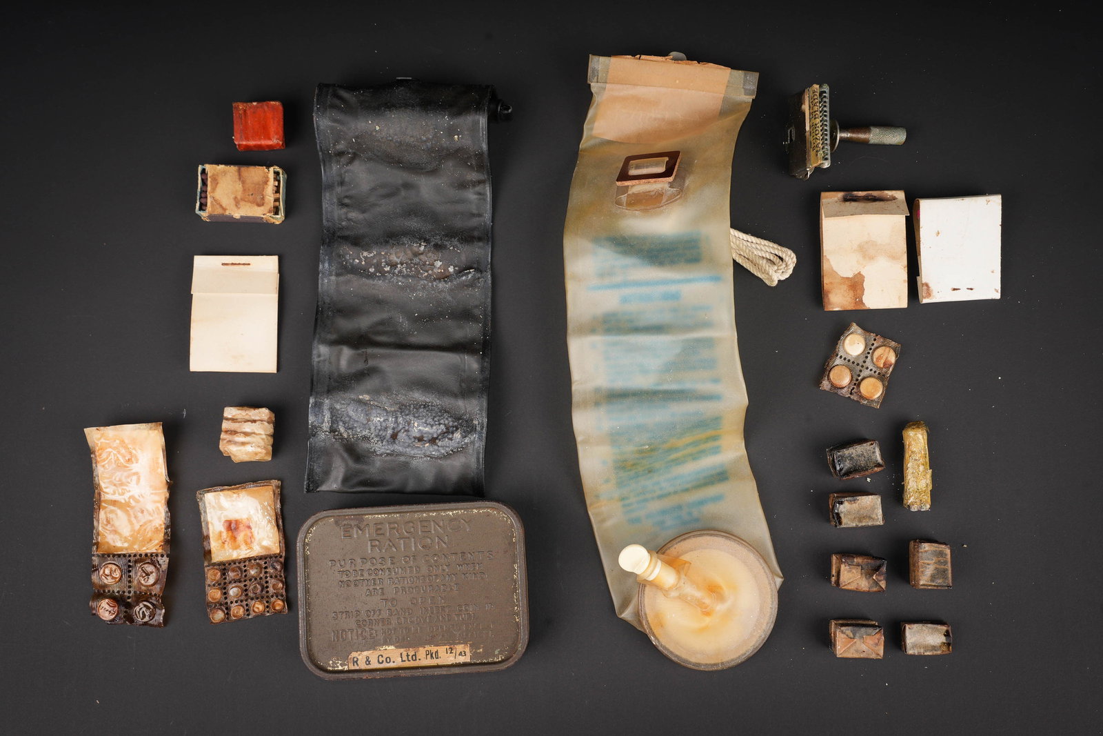 Elements de survie US. US survival components. (1 of 14)