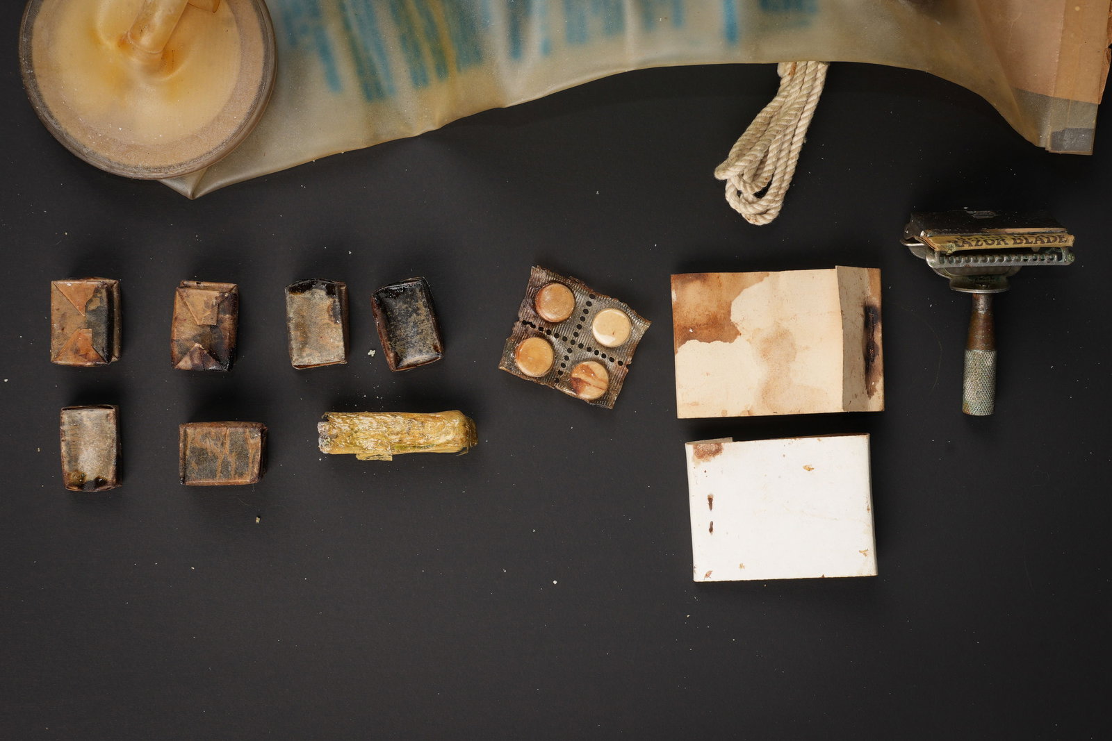 Elements de survie US. US survival components. - 7