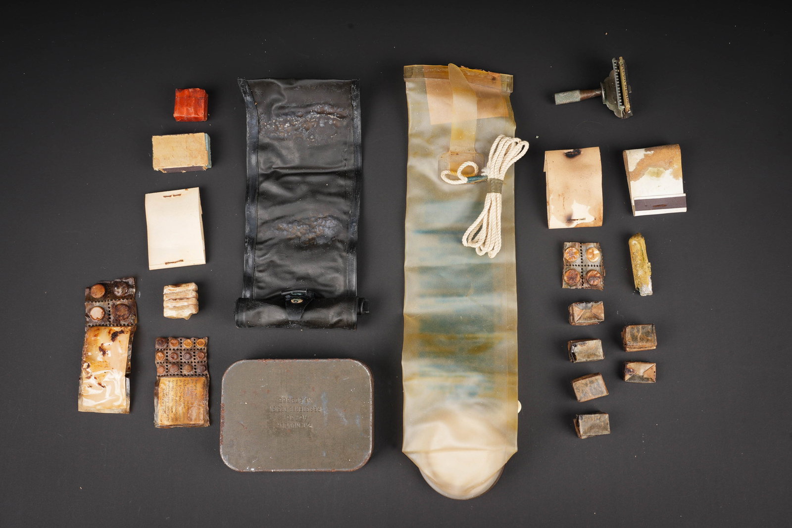 Elements de survie US. US survival components. - 8
