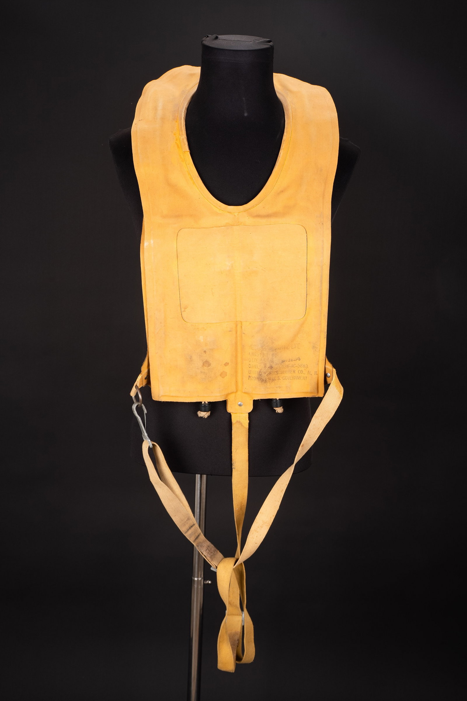 Life Vest AN6519. AN6519 life vest. (1 of 7)