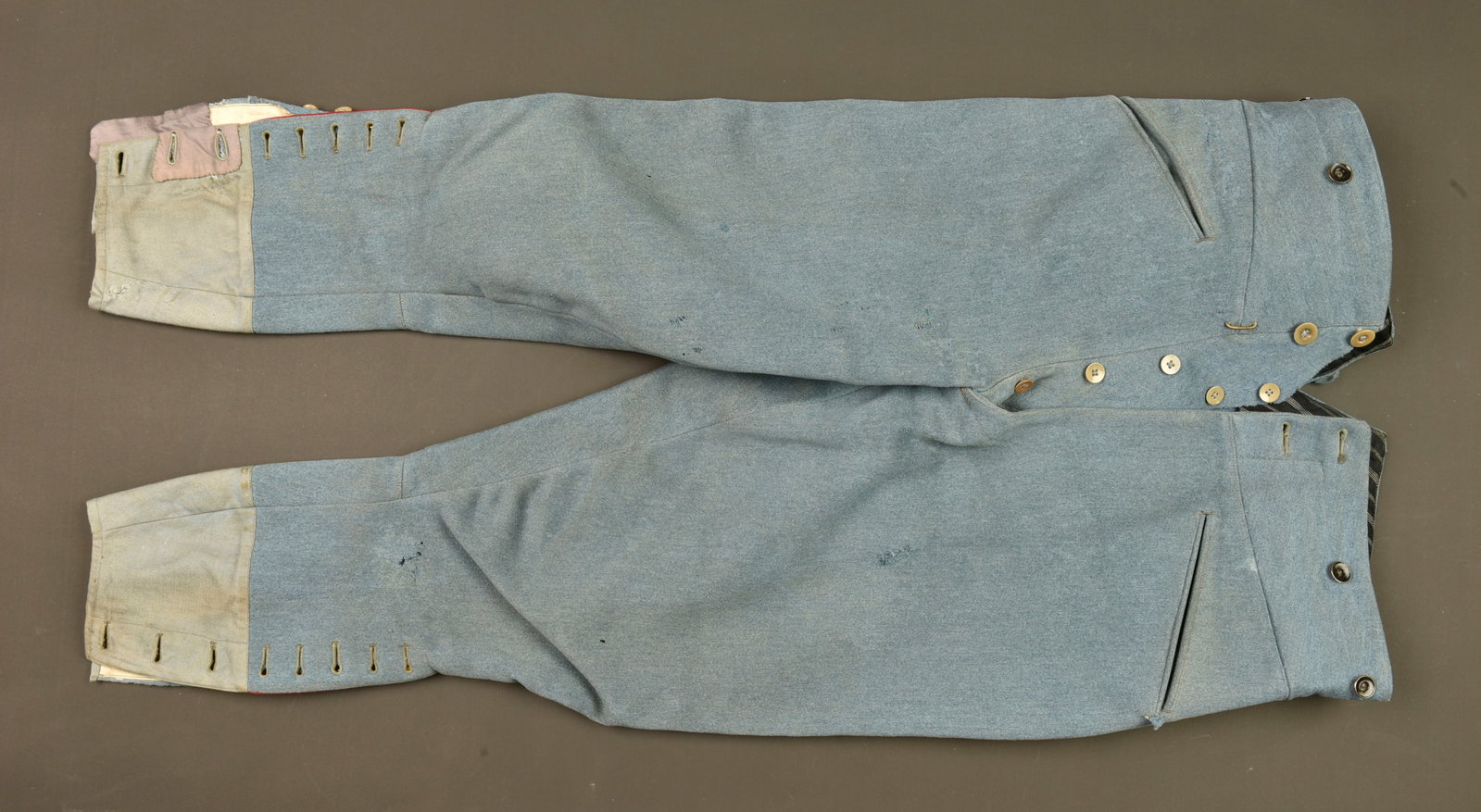 Culotte bleu horizon d un officier d artillerie. Horizon blue artillery officer’s breeches (1 of 8)