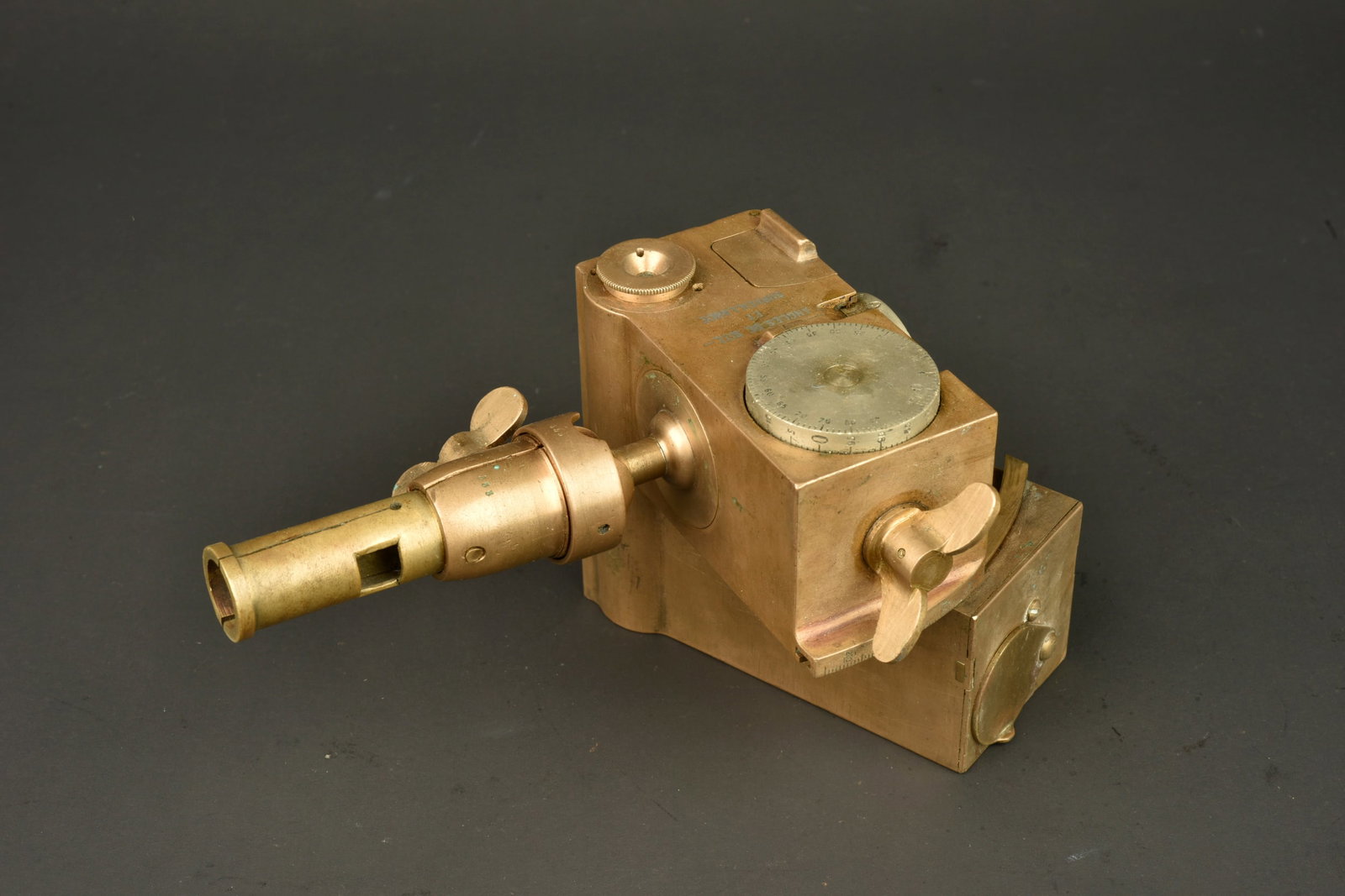 Theodolite francais modele R St Etienne 1915. French Model R theodolite manufactured by St Etienne (1 of 10)
