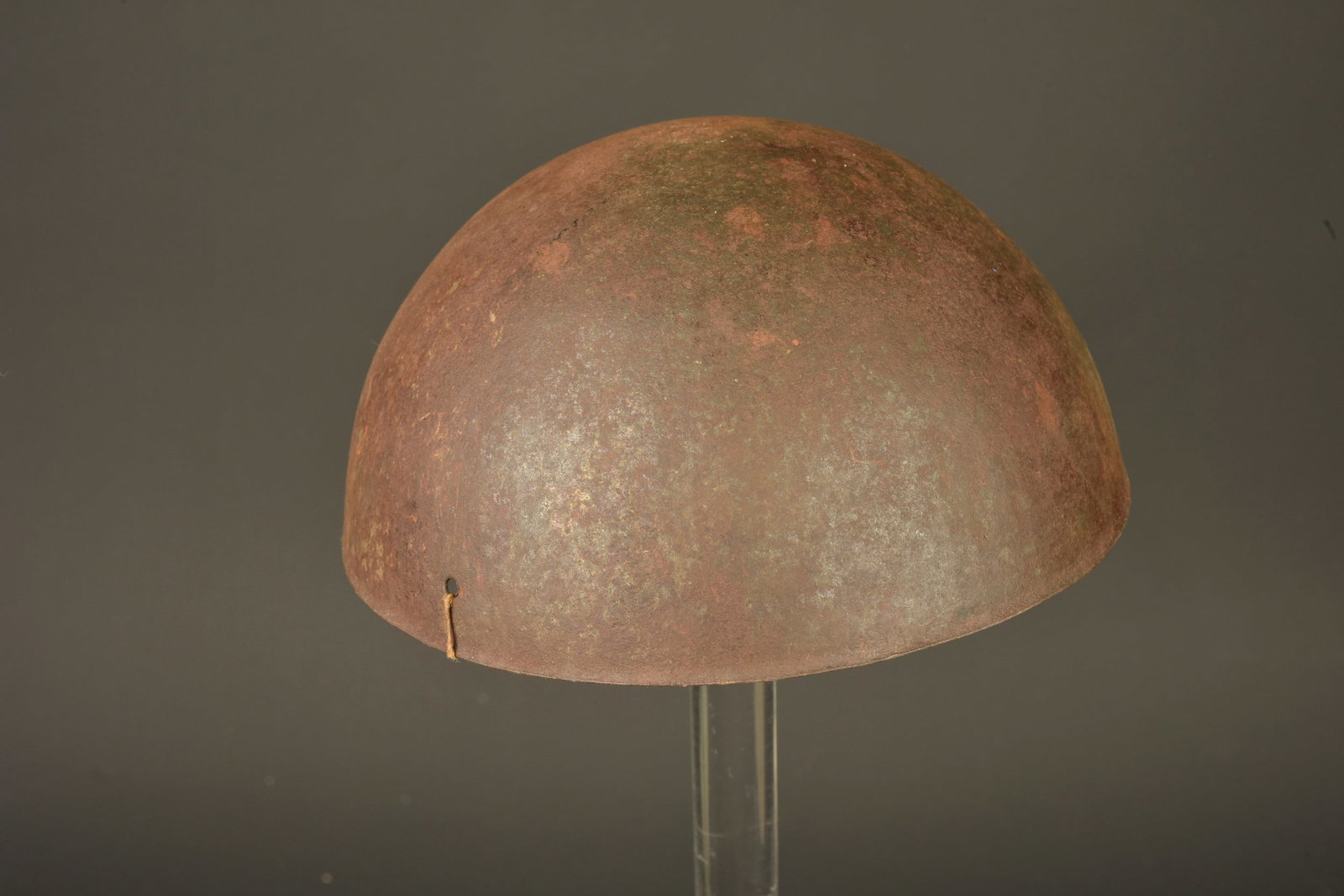 Cerveliere francaise de protection. French protective skull cap: Cerveliere francaise de protection. Tres belle cerveliere, en fer, cette calotte de protection se portait sous le kepi et apres l apparition du casque Adrian, elles ont termine leur carriere comme bol