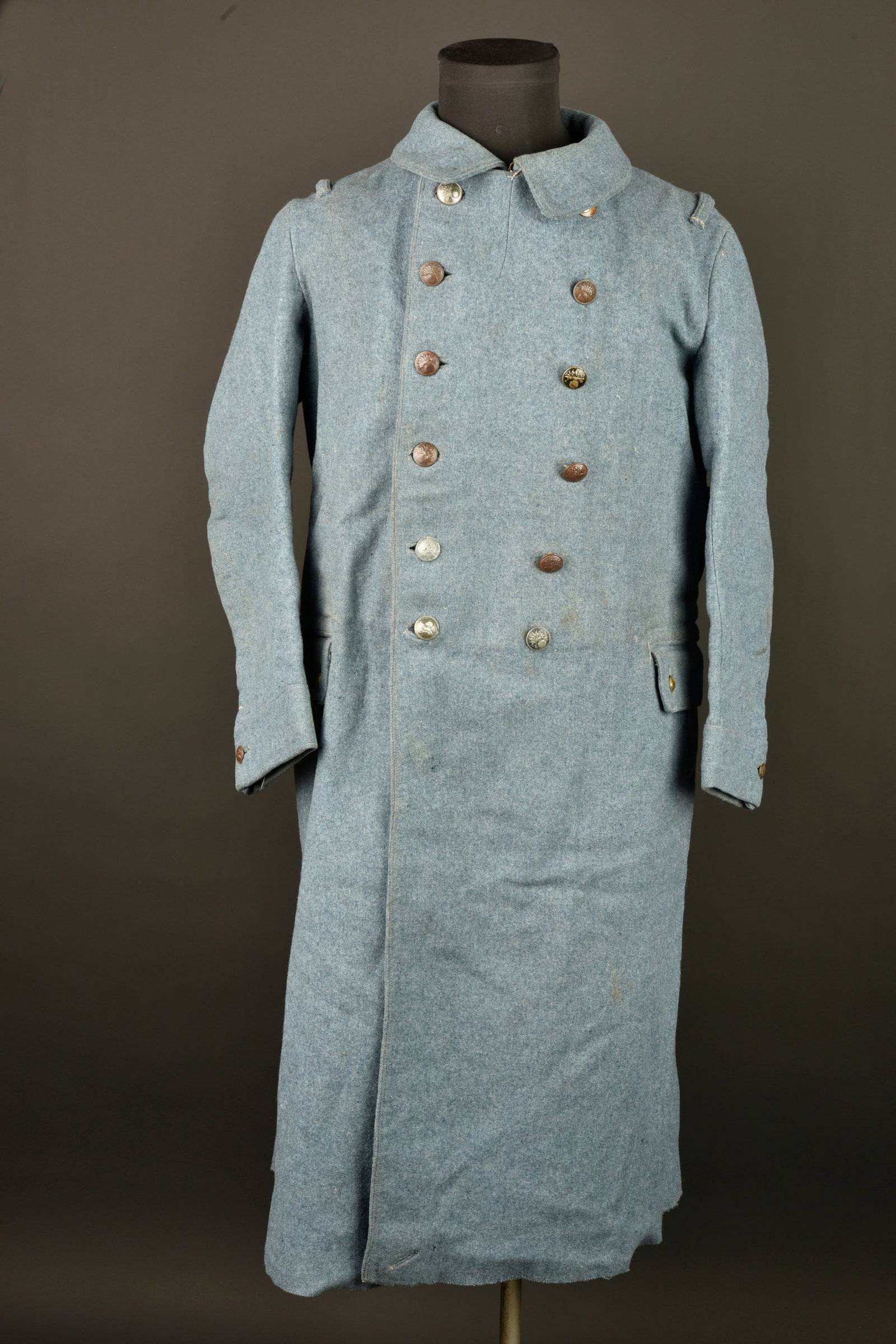Capote francaise modele 1915 bleu horizon. French Model 1915 horizon blue greatcoat (1 of 17)