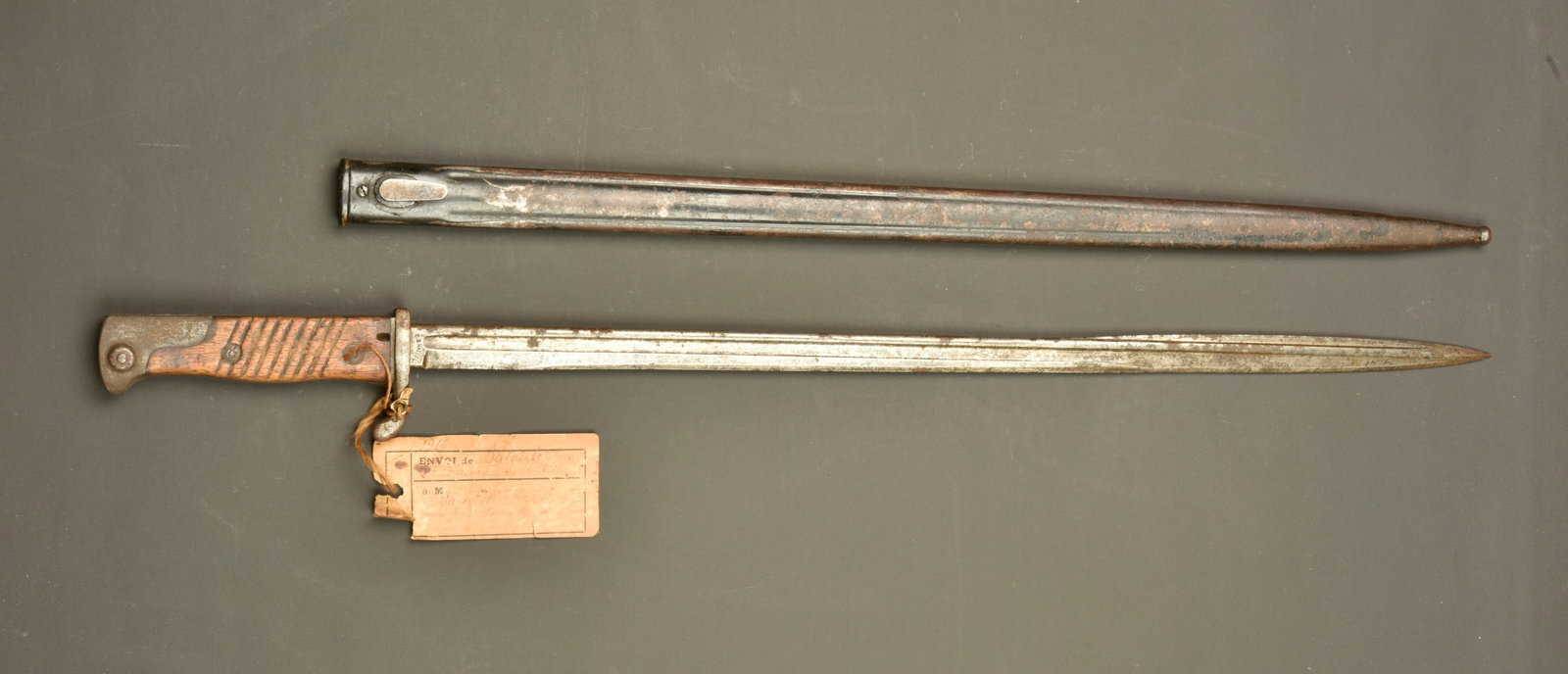 Baionnette S98 nA du 13 JR Bavarois avec etiquette de prise a Laneuville. German S98 nA bayonet of (1 of 7)