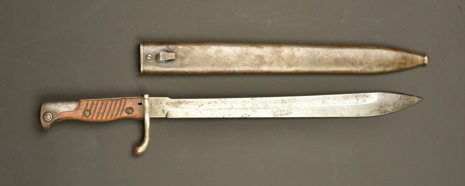 Baionnette allemande 98-05 dents de scie meulees. German 98/05 bayonet with ground sawback (1 of 6)