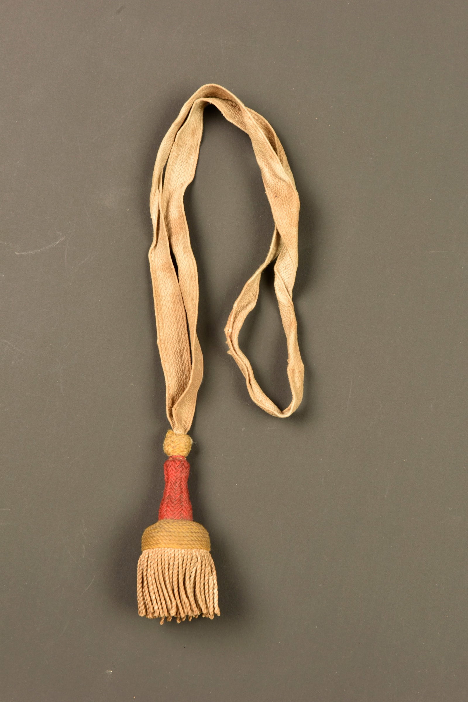 Dragonne pour 7e Compagnie troupes a pied. Sword knot for 7th Company infantry troops (1 of 2)