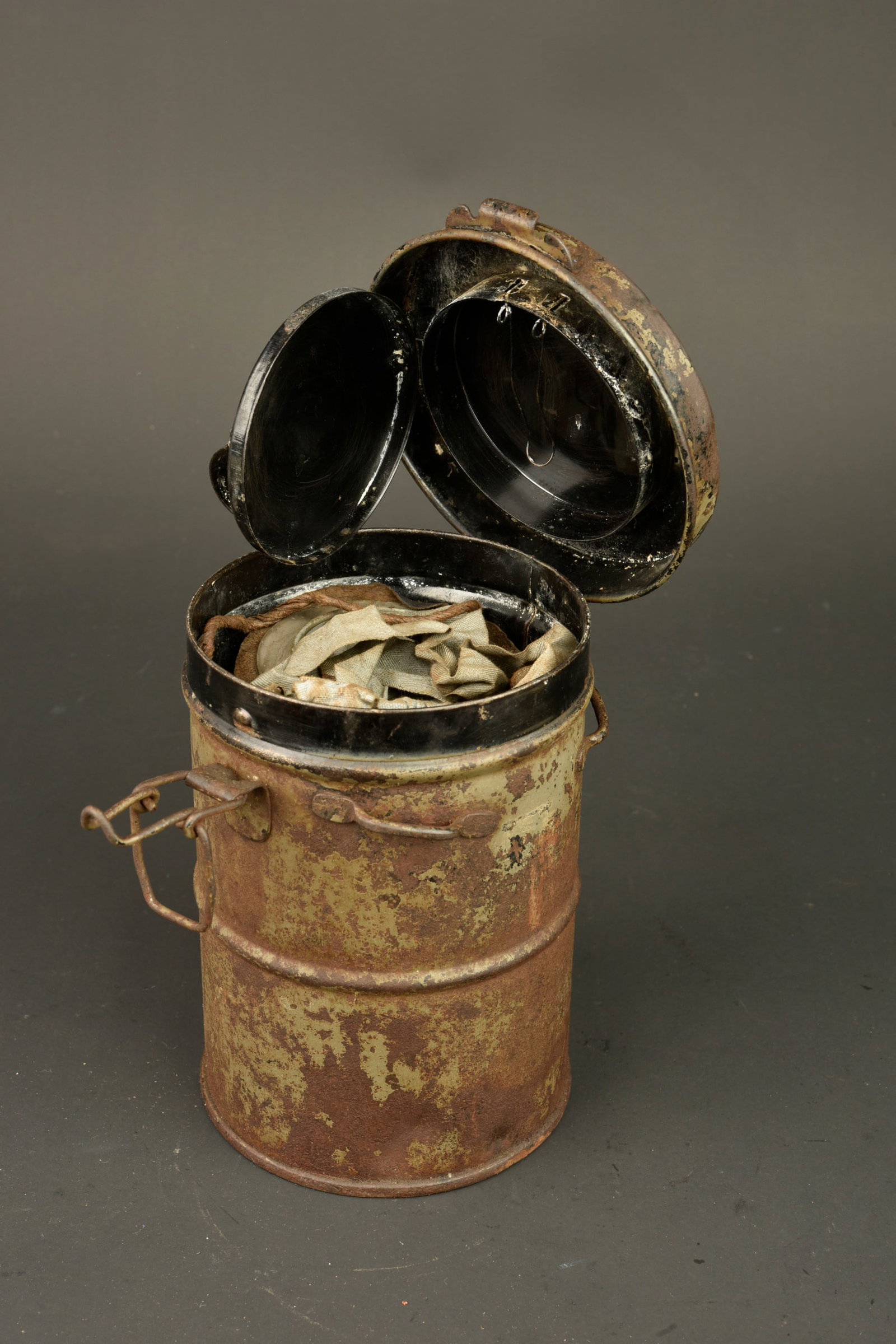 Masque anti gaz allemand Lederschutzmaske 1917. German Lederschutzmaske 1917 gas mask (1 of 8)