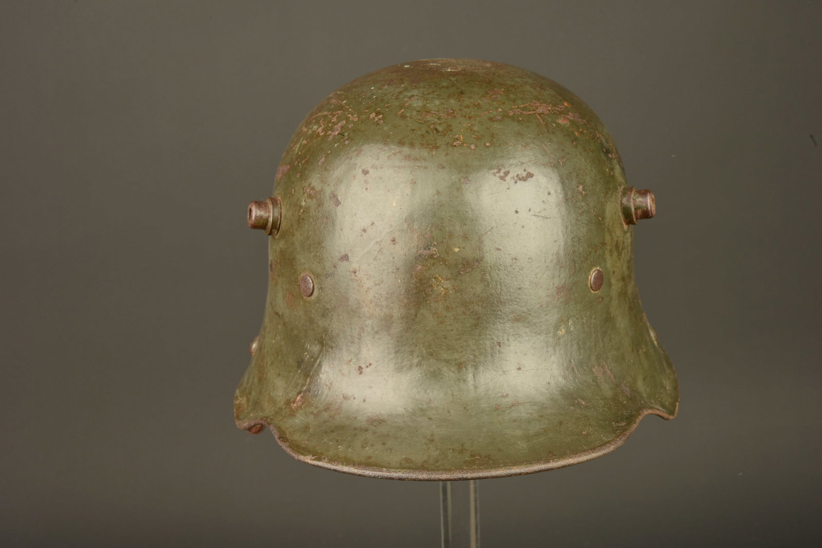 Casque allemand M1916 feldgrau. German Model 1916 feldgrau helmet: Casque allemand M1916 feldgrau. Joli casque Stahlhelm M16 dans son jus. Coque du fabricant BF, petite taille 62, en peinture feldgrau, coiffe sur bandeau cuir monte d origine. Les panneaux de cuir son