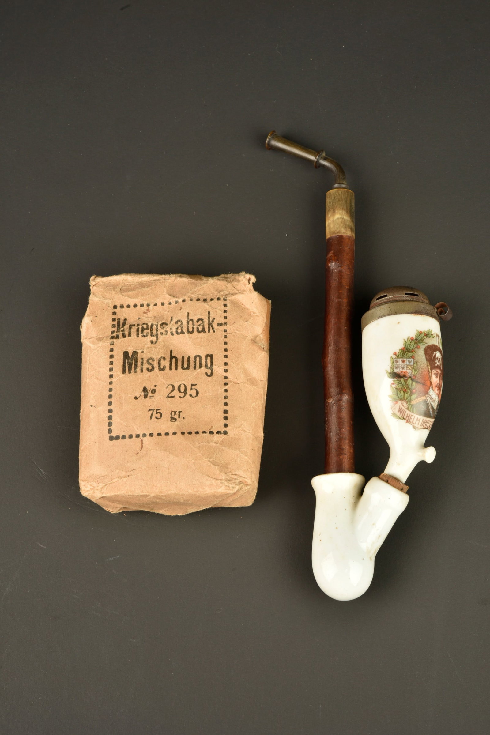 Pipe Kronprinz et paquet de tabac allemand. Kronprinz pipe and German tobacco packet (1 of 6)