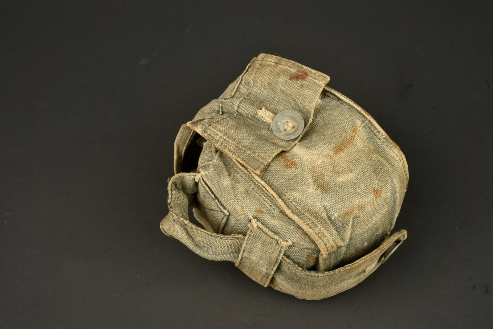 Pochette en toile pour cartouche anti-gaz de rechange. Canvas pouch for spare anti gas filter (1 of 6)