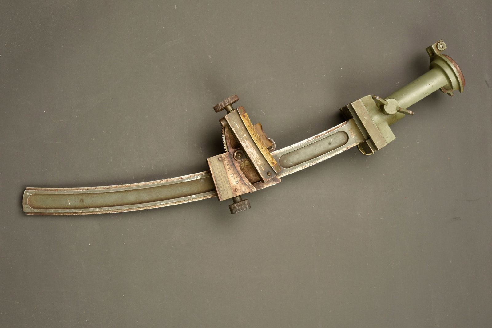 Support de visee pour canon allemand de 77mm. Sight mount for a German 77 mm field gun. (1 of 8)