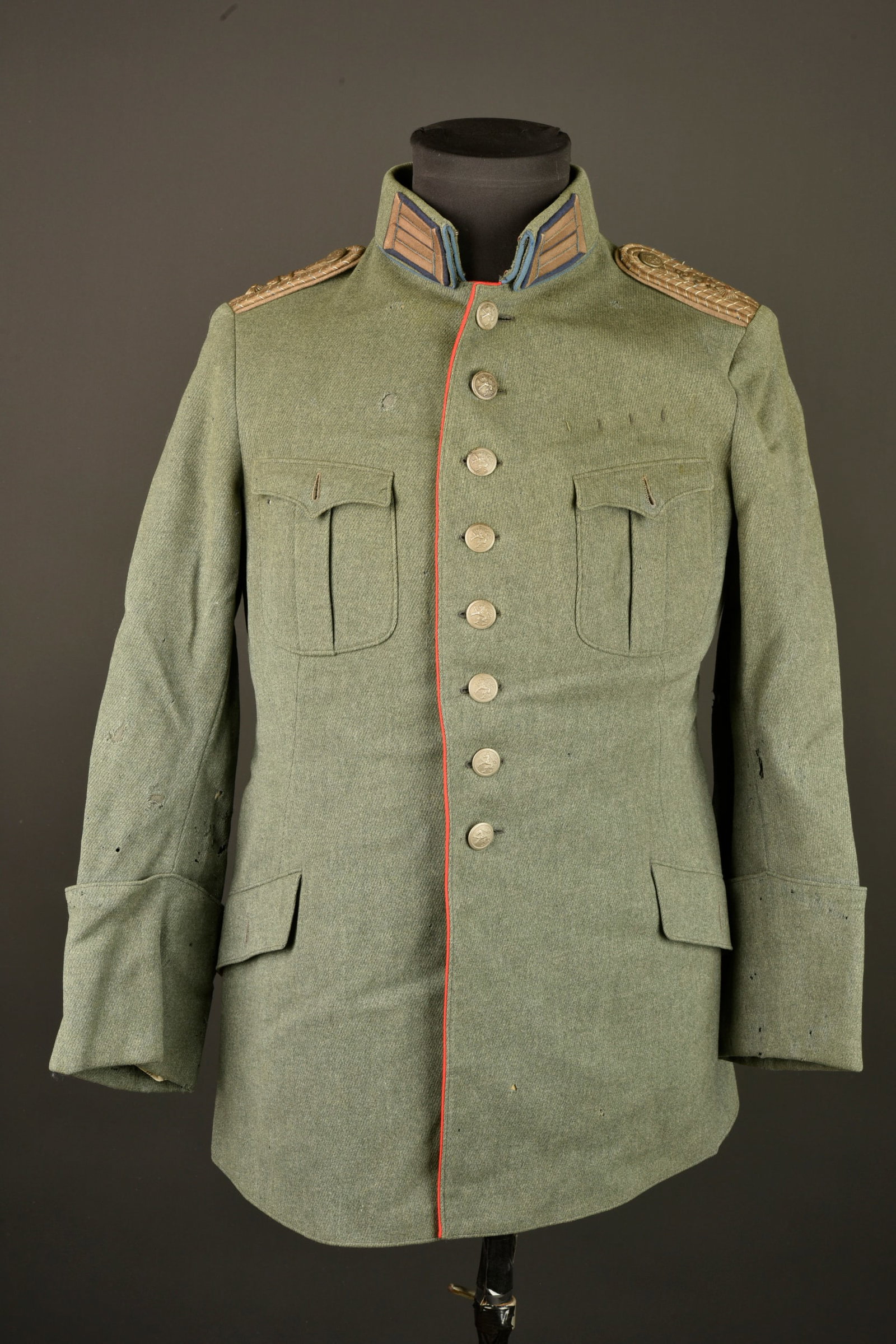 Tunique feldgrau d un officier bavarois. Feldgrau tunic of a Bavarian officer. (1 of 15)