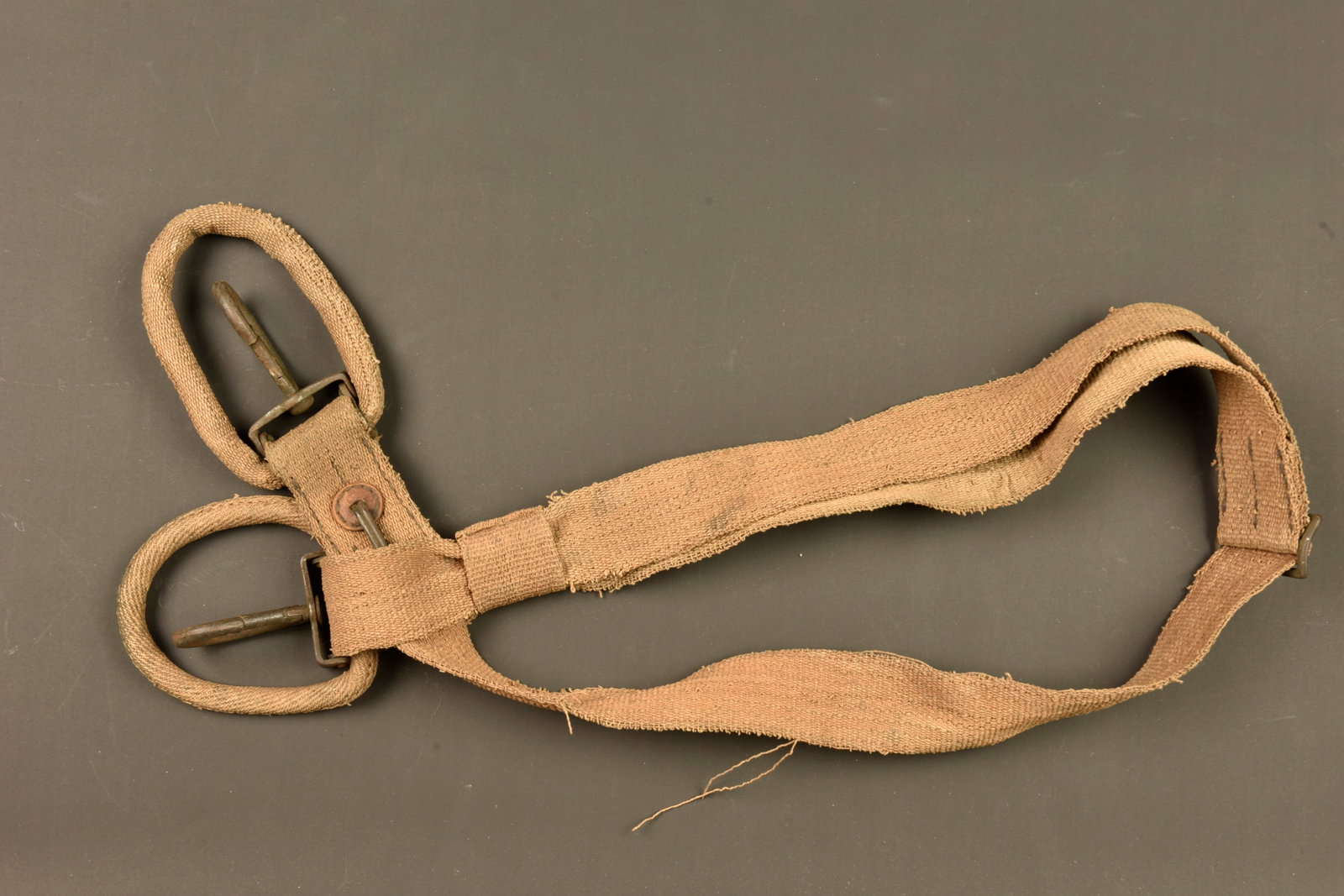 Sangle de mitrailleur MG08 ersatz en ortie. Ersatz MG08 machine gunner’s sling made of nettle (1 of 3)