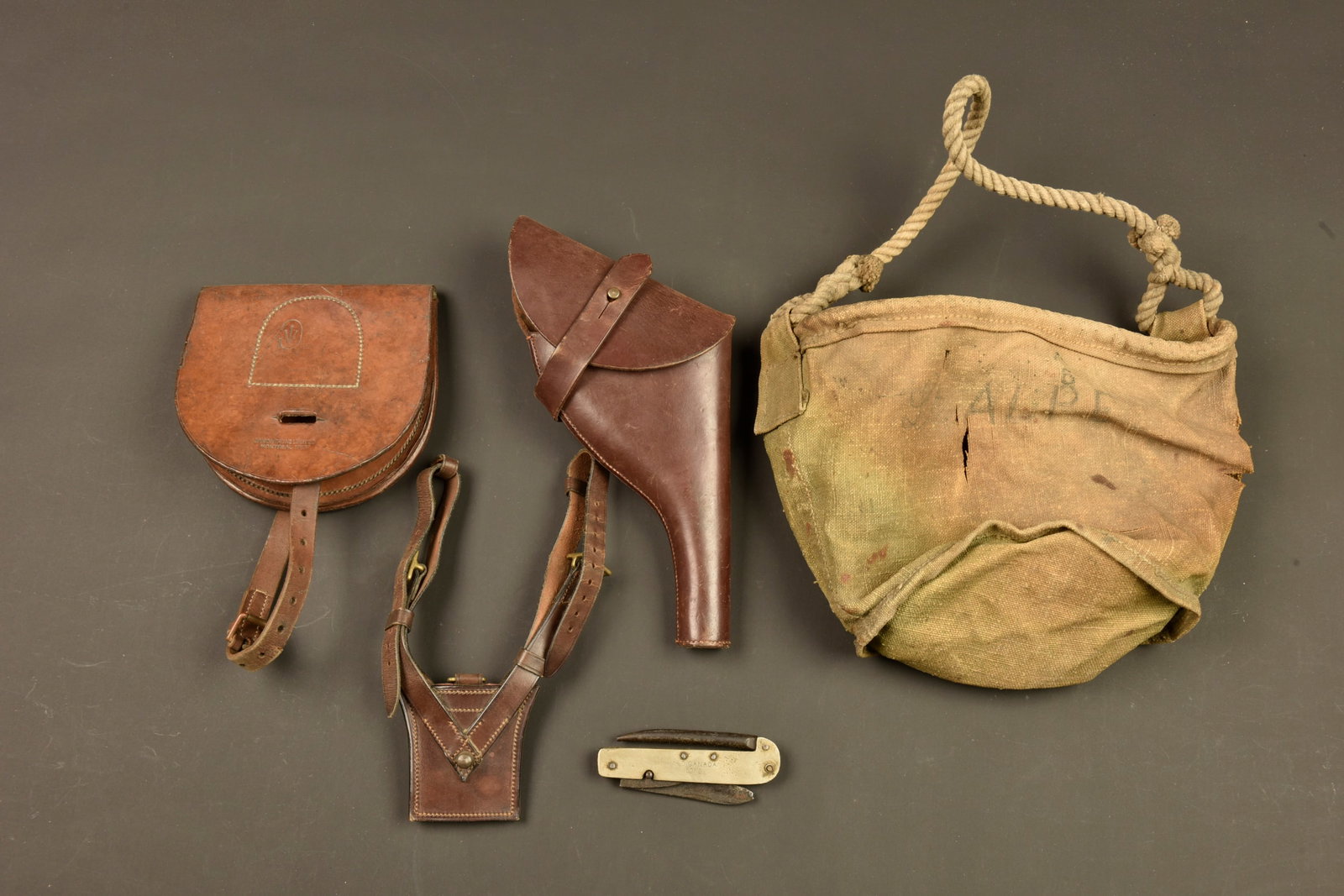 Equipements anglo-canadiens dont cavalerie. Anglo-Canadian equipment including cavalry items (1 of 5)