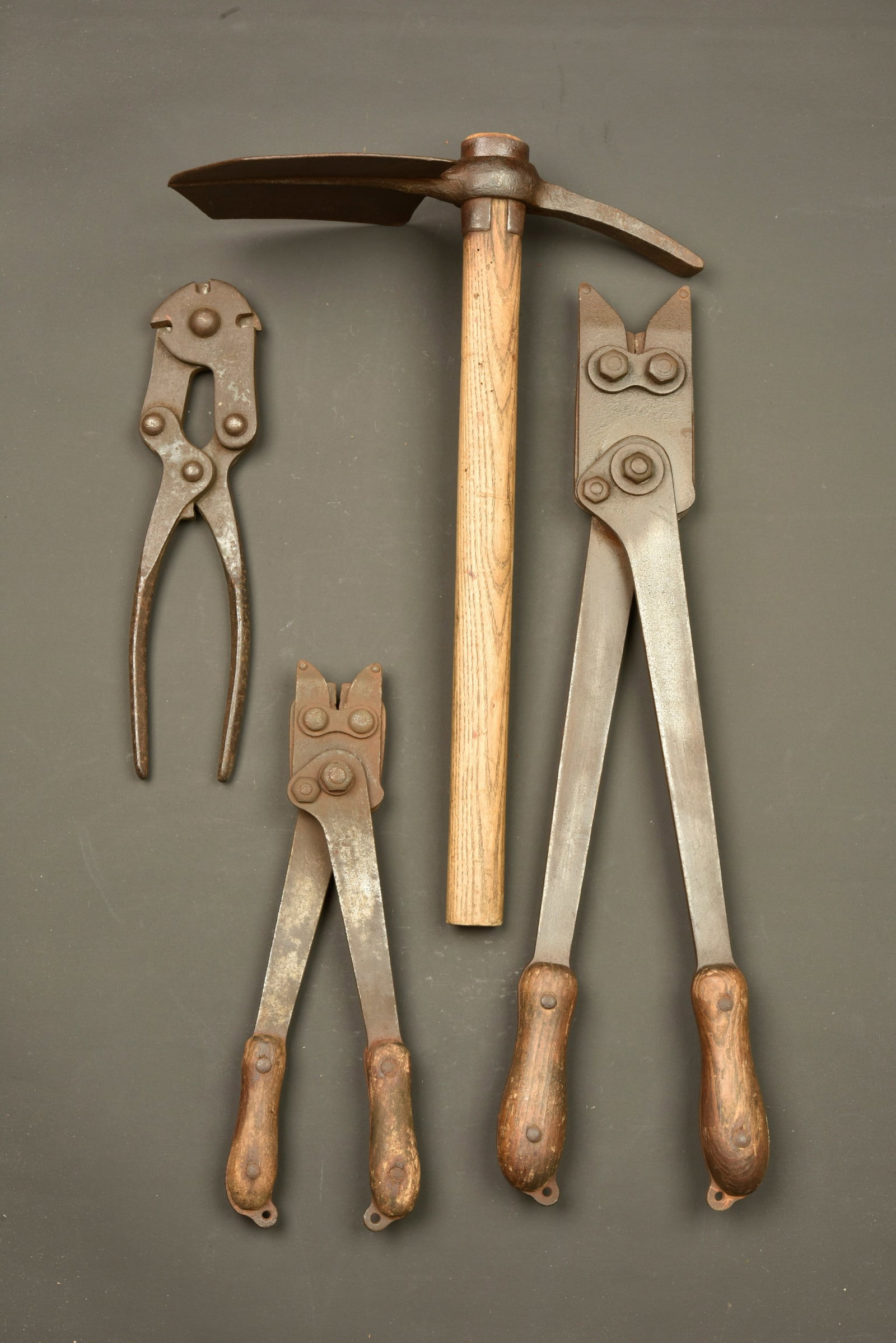 Lot anglais outil individuel et pinces. British lot including entrenching tool and wire cutters (1 of 7)