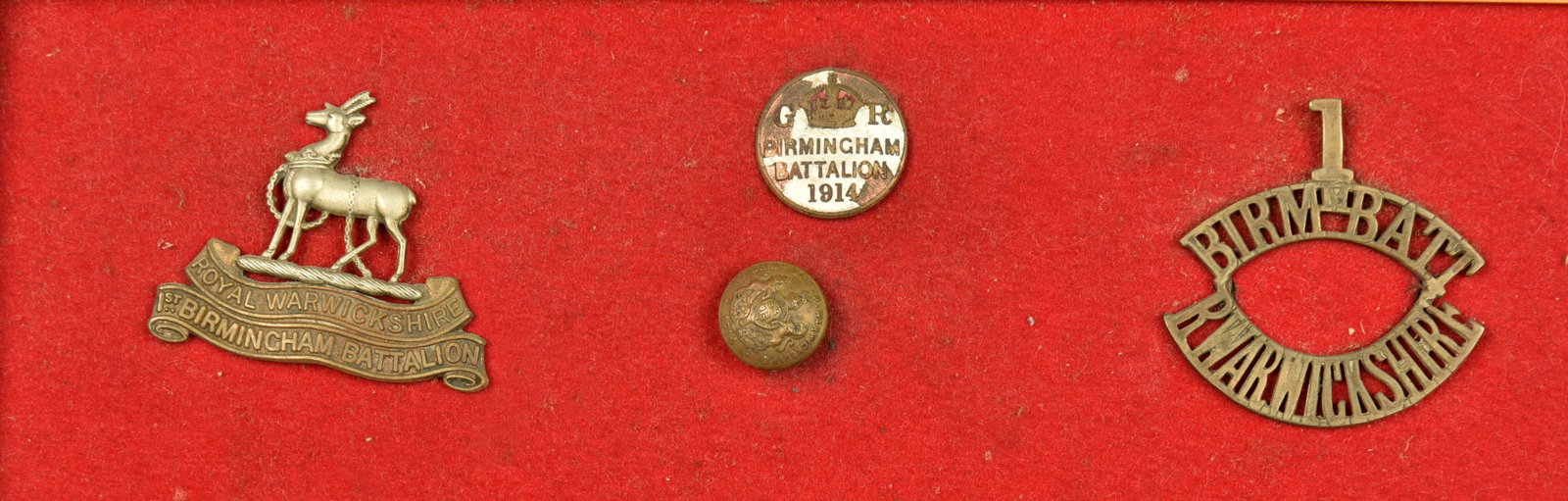 Ensemble d insignes du 1st Birmingham Pals Battalion Royal Warwickshire. Badge grouping of the 1st (1 of 1)