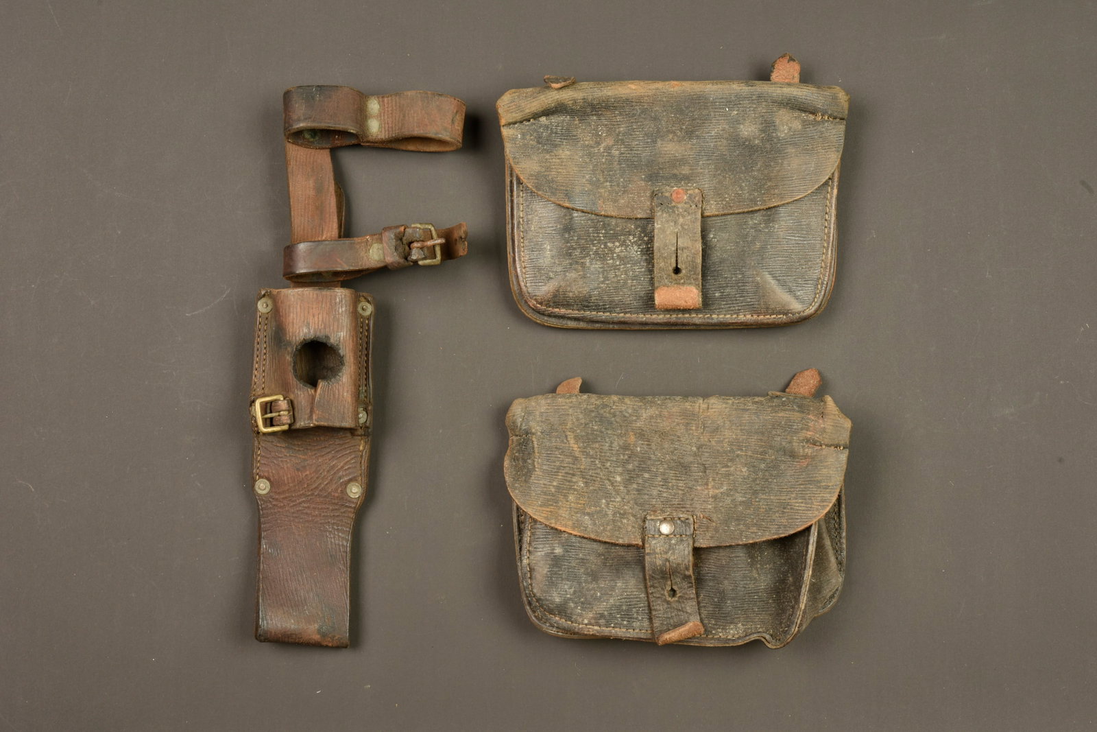 Porte manche d outil anglais en cuir pattern 1914 et cartouchieres. British Pattern 1914 leather (1 of 3)