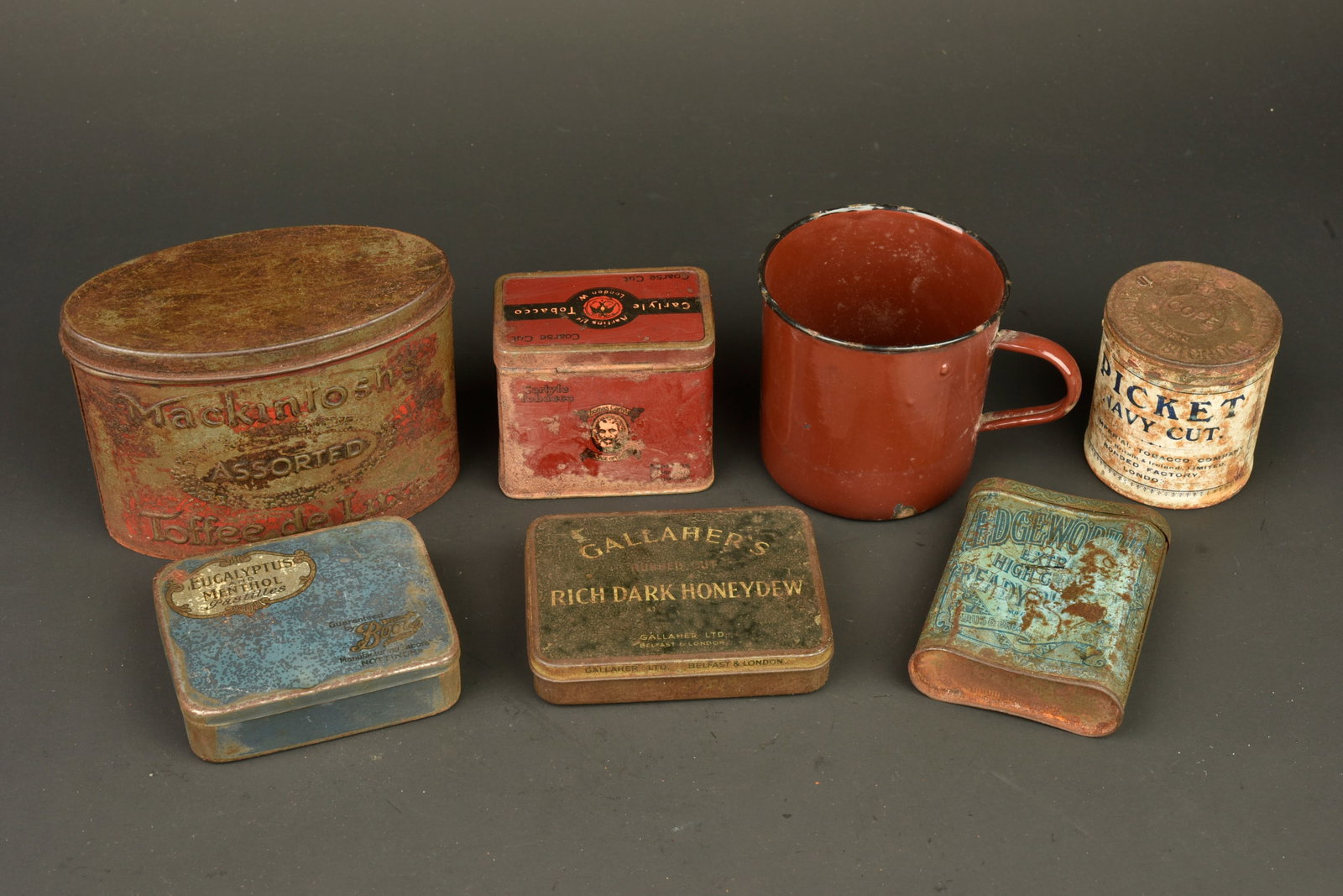 Lot de 6 boites anglaises et un quart. Lot of 6 British tins and one mug (1 of 3)