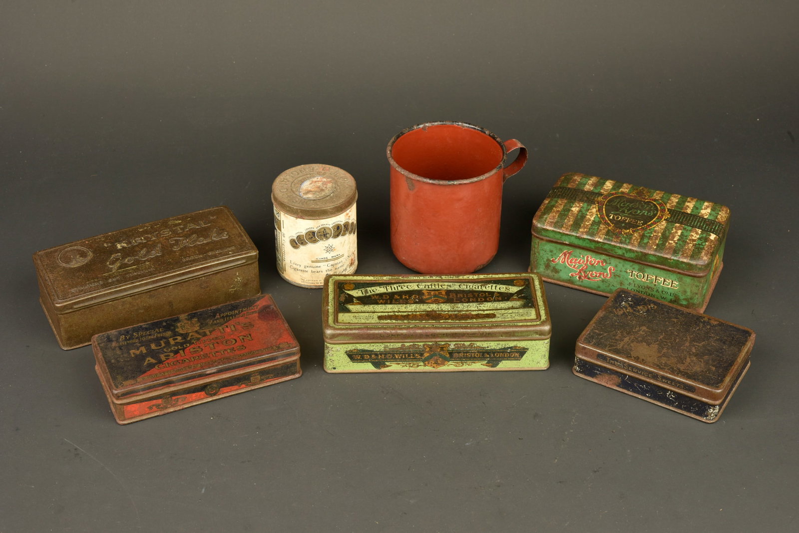 Lot de 6 boites anglaises et un quart. Lot of 6 British tins and one mug (1 of 3)