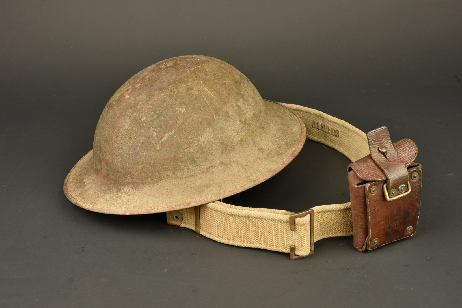 Casque anglais MkI, ceinture en web et cartouchiere. British MkI helmet, web belt and ammunition (1 of 10)