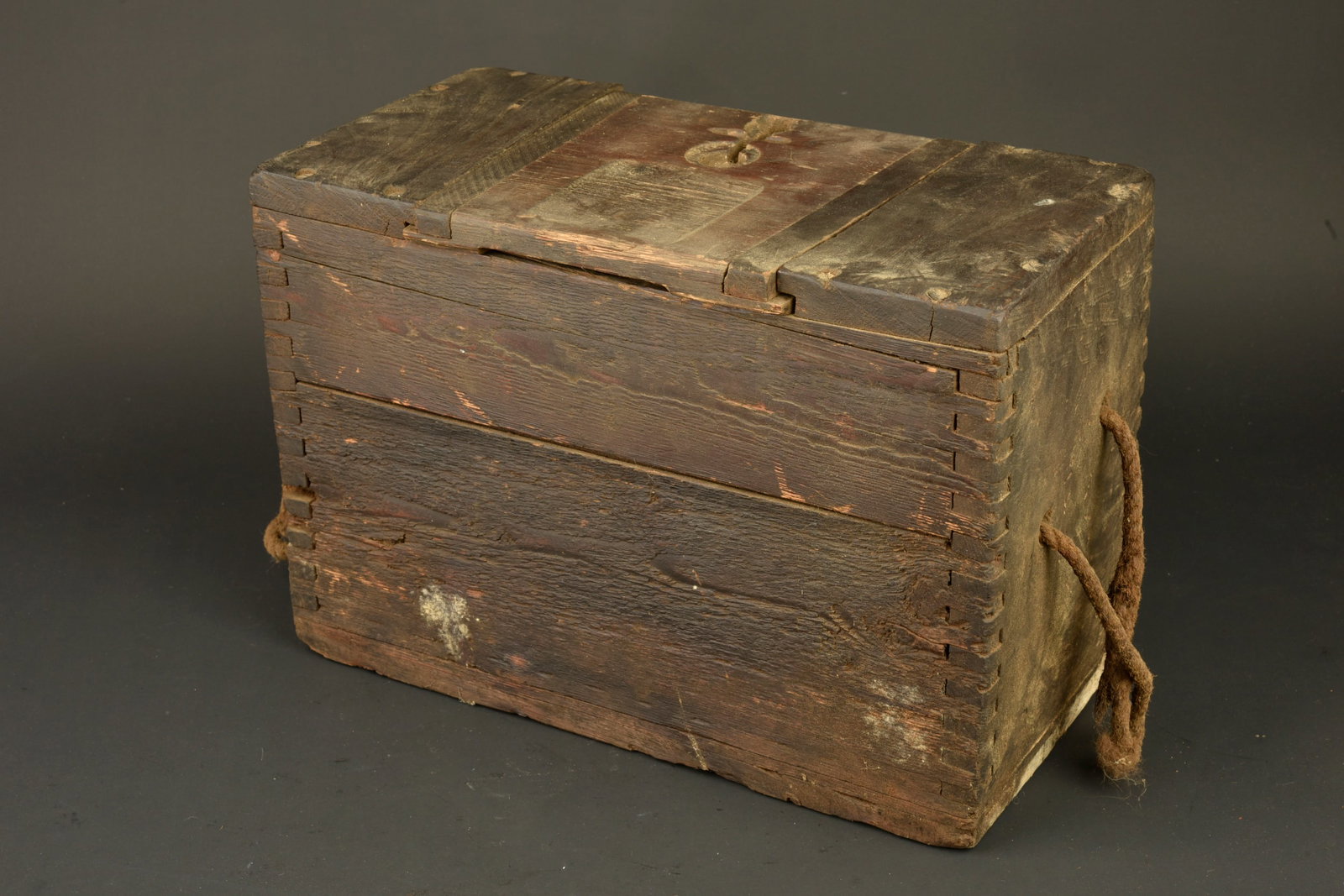 Caisse anglaise pour cartouchieres d allegement et bandolier toile. British crate for emergency (1 of 5)