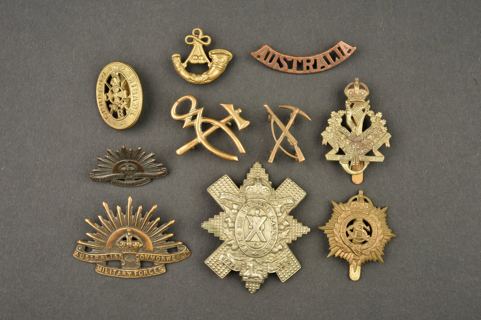 Lot de 10 insignes australiens et anglais. Lot of 10 Australian and British badges (1 of 2)