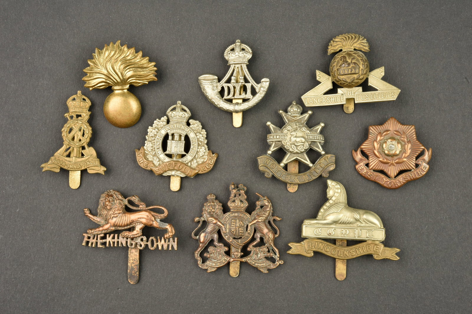 Lot de 10 insignes anglais. Lot of 10 British badges (1 of 2)