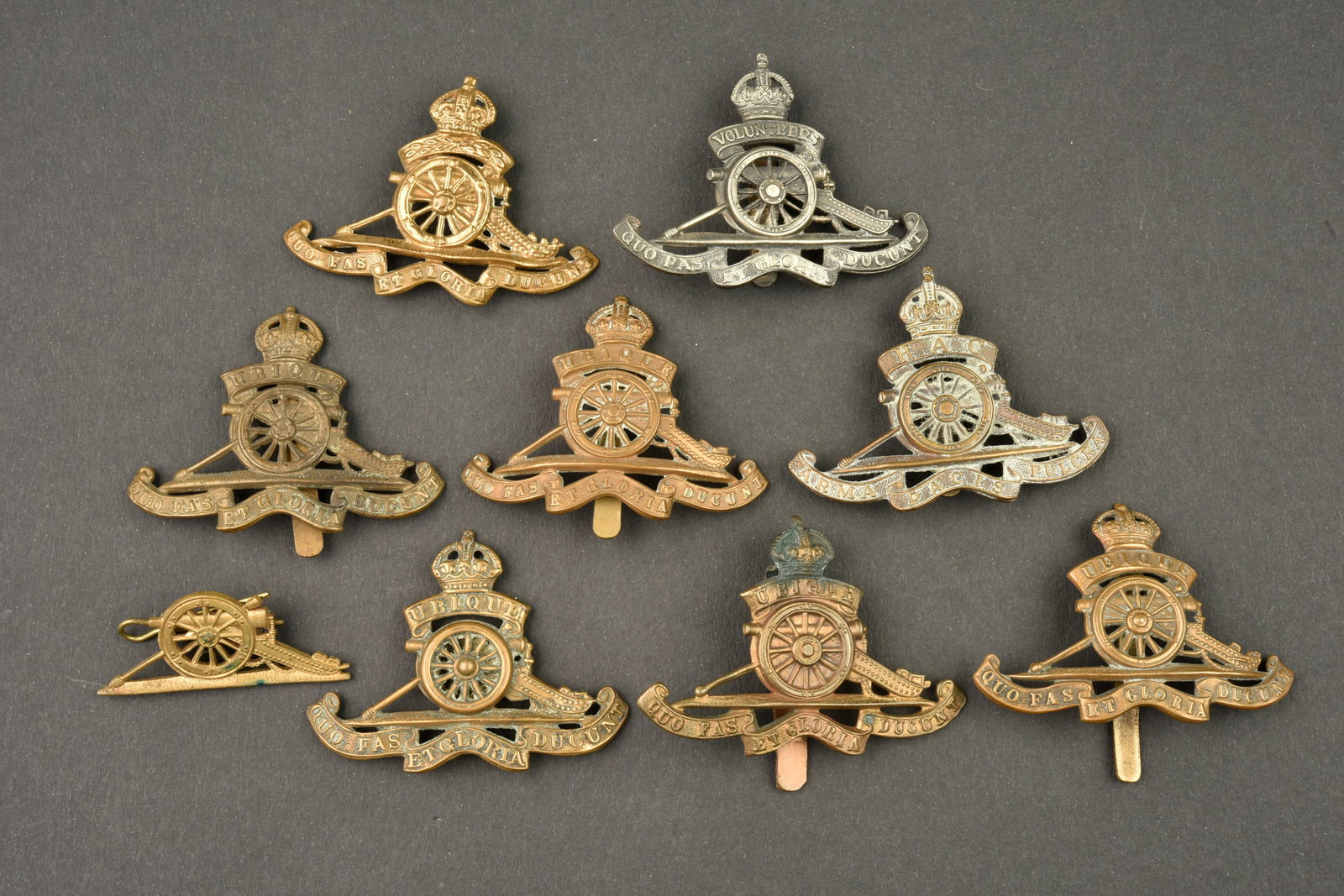 Lot de 9 insignes d artillerie anglais. Lot of 9 British artillery badges (1 of 2)