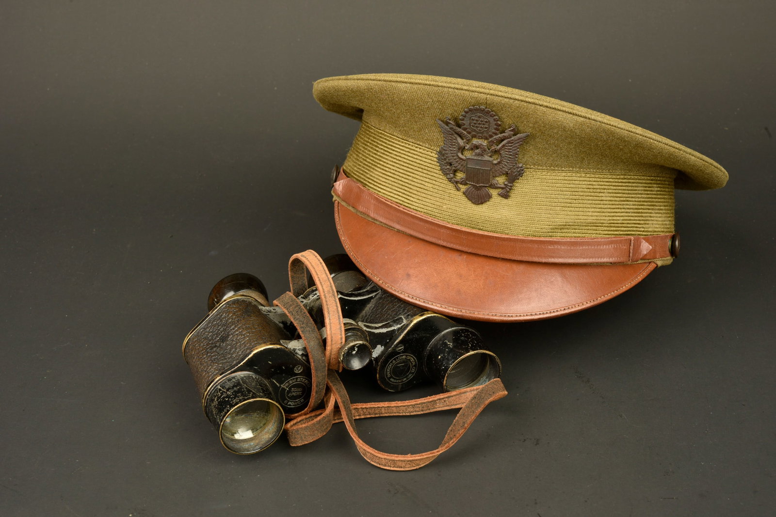 Casquette d officier americain et paire de jumelles. American officer’s visor cap and pair of (1 of 15)