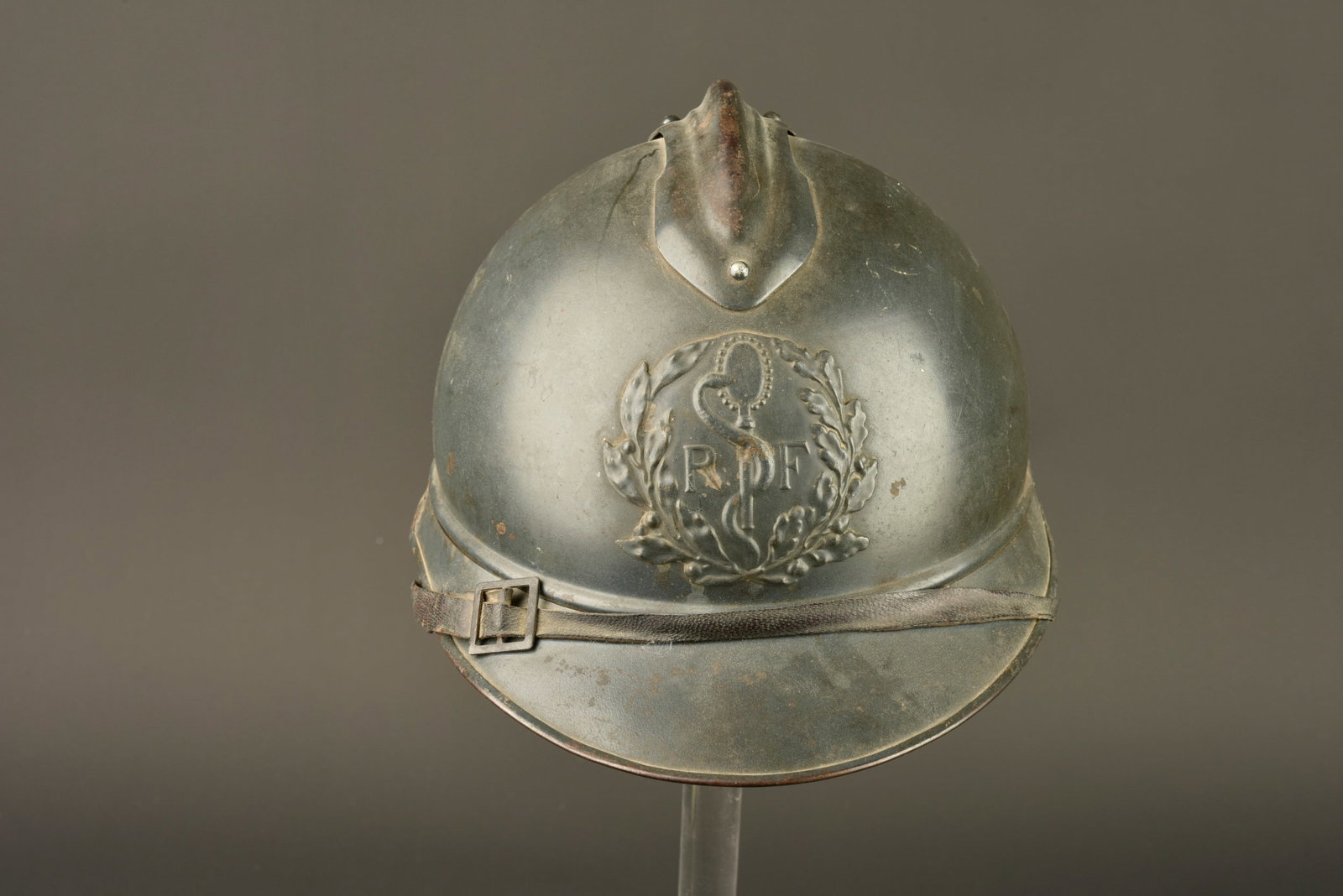 Casque Adrian 1915 service de sante. Model 1915 Adrian helmet for medical service. (1 of 6)